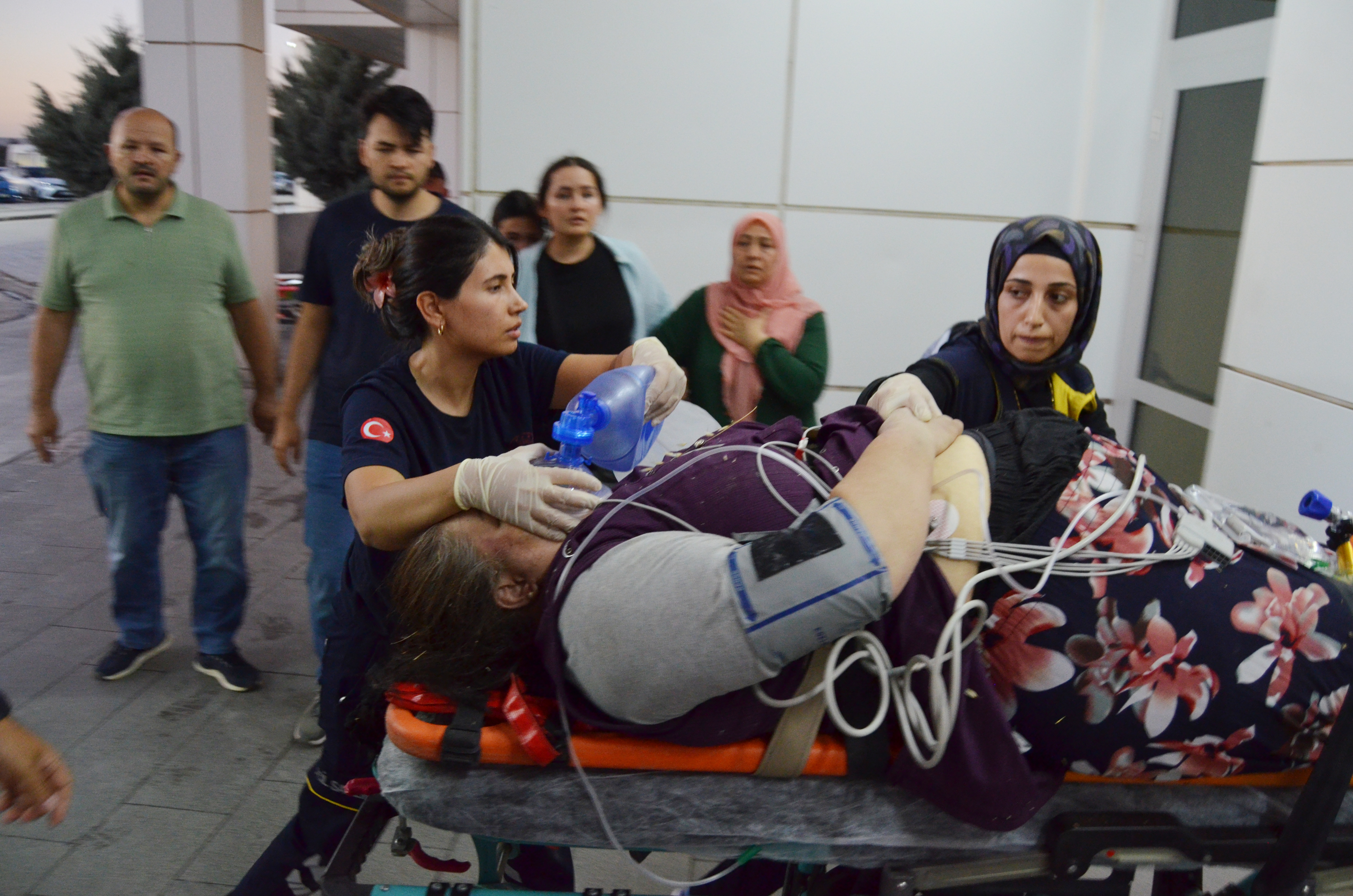 Aksaray - İngiltere'den tatile gelen ailenin otomobili takla attı: 2 ölü, 3 yaralı - Görsel 2