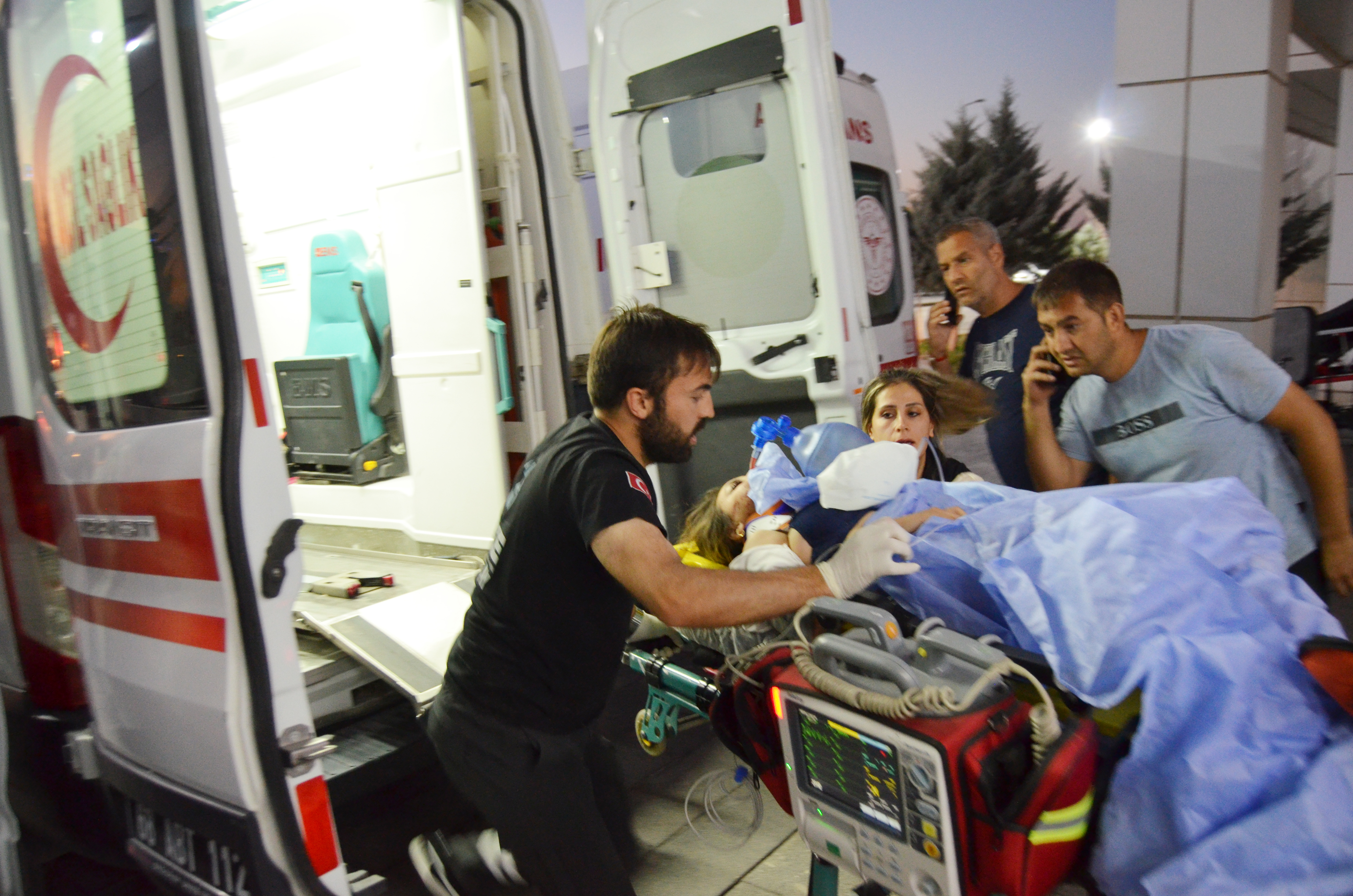 Aksaray - İngiltere'den tatile gelen ailenin otomobili takla attı: 2 ölü, 3 yaralı - Görsel 3