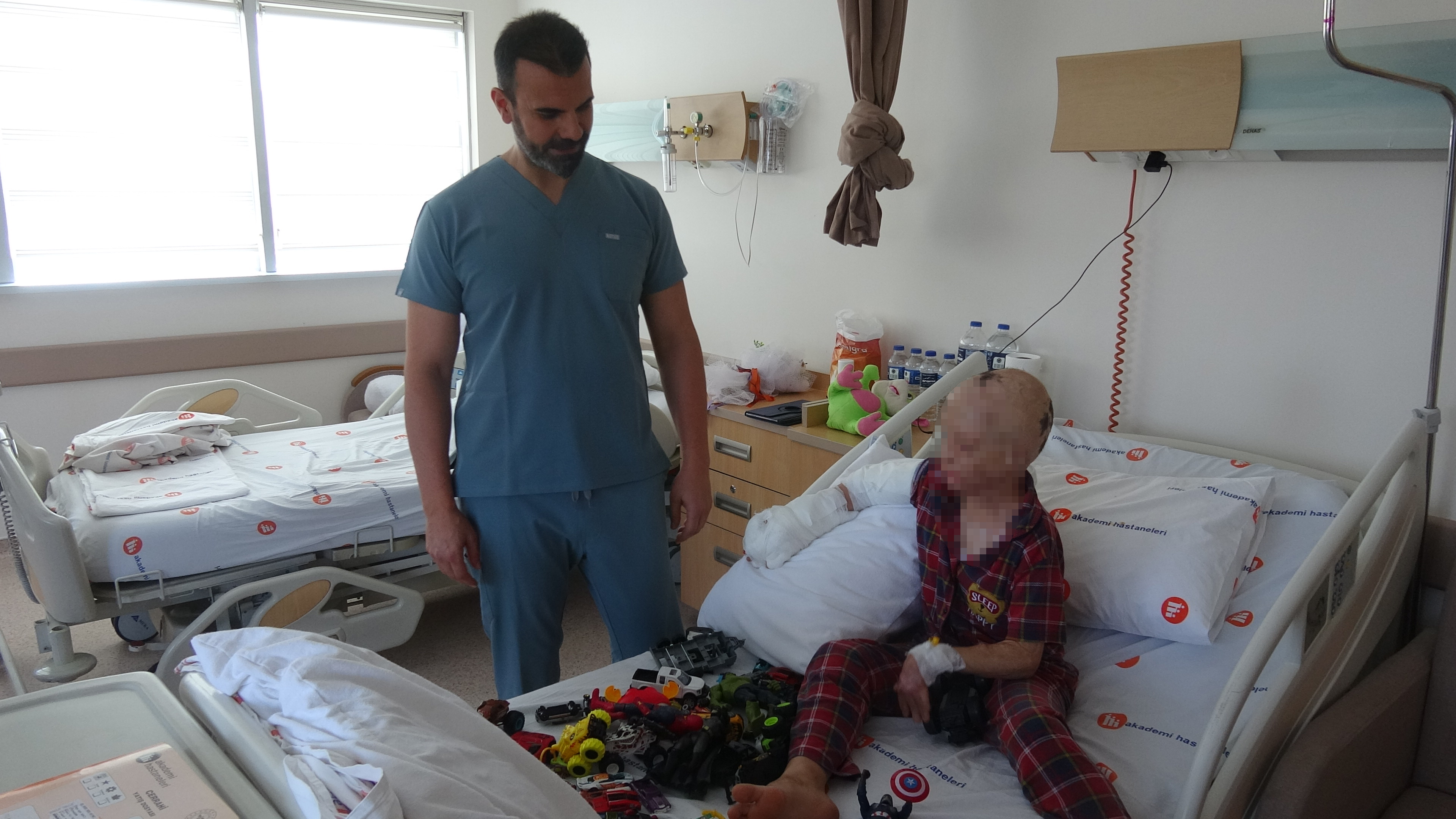 Konya - Babası ve 3 kardeşinin öldüğü yangında yaralanan Eymen, artık bir elini kullanabilecek - Görsel 2