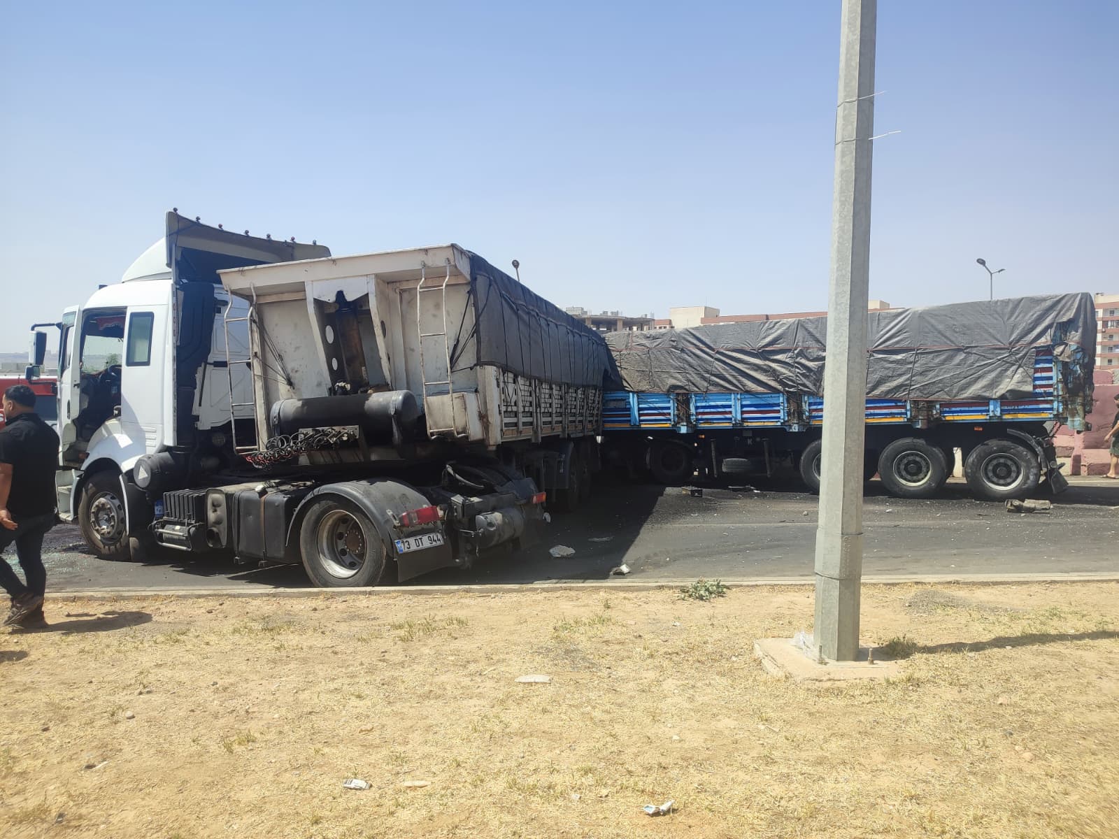 Şırnak’ta kardeşlerin kullandığı TIR'lar çarpıştı; 1 ölü, 1 yaralı - Görsel 1