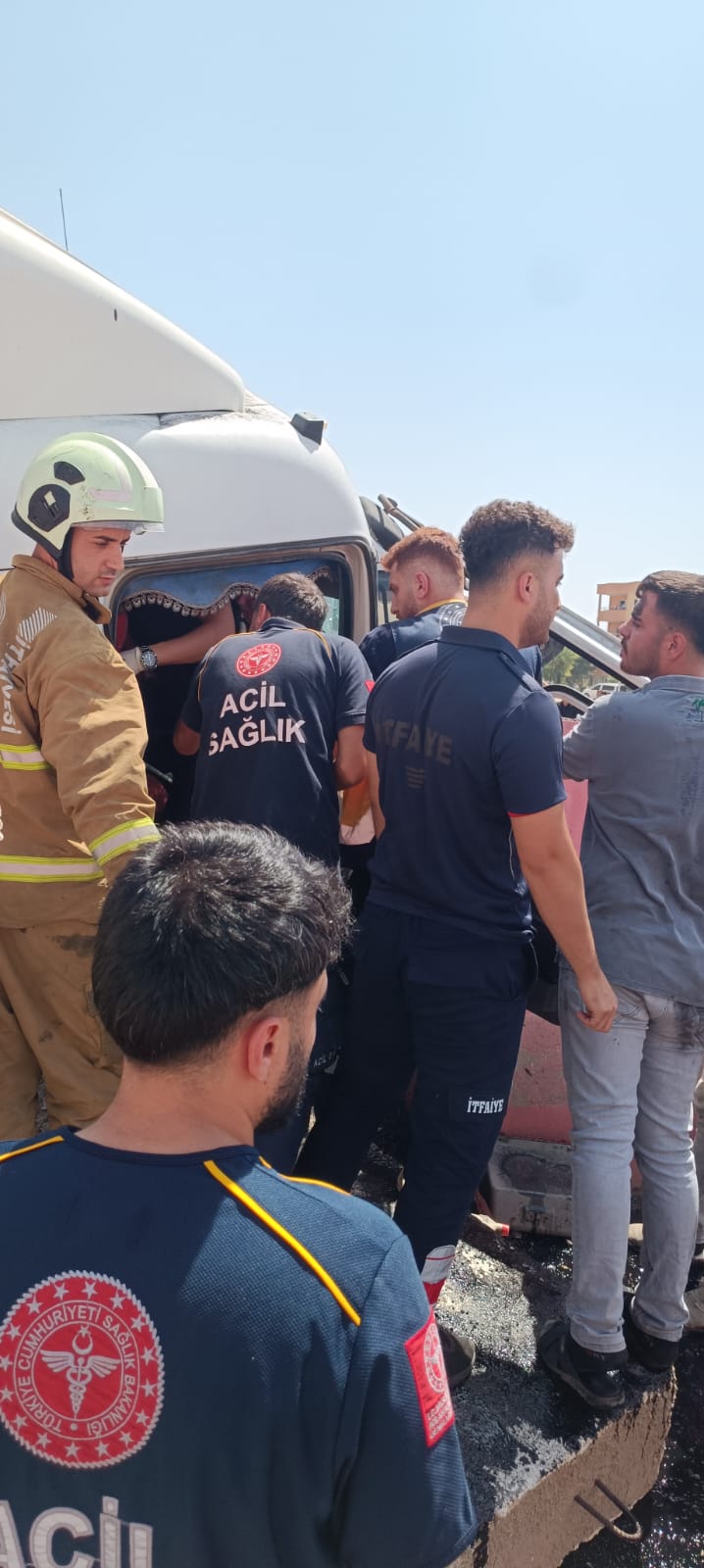 Şırnak’ta kardeşlerin kullandığı TIR'lar çarpıştı; 1 ölü, 1 yaralı - Görsel 2