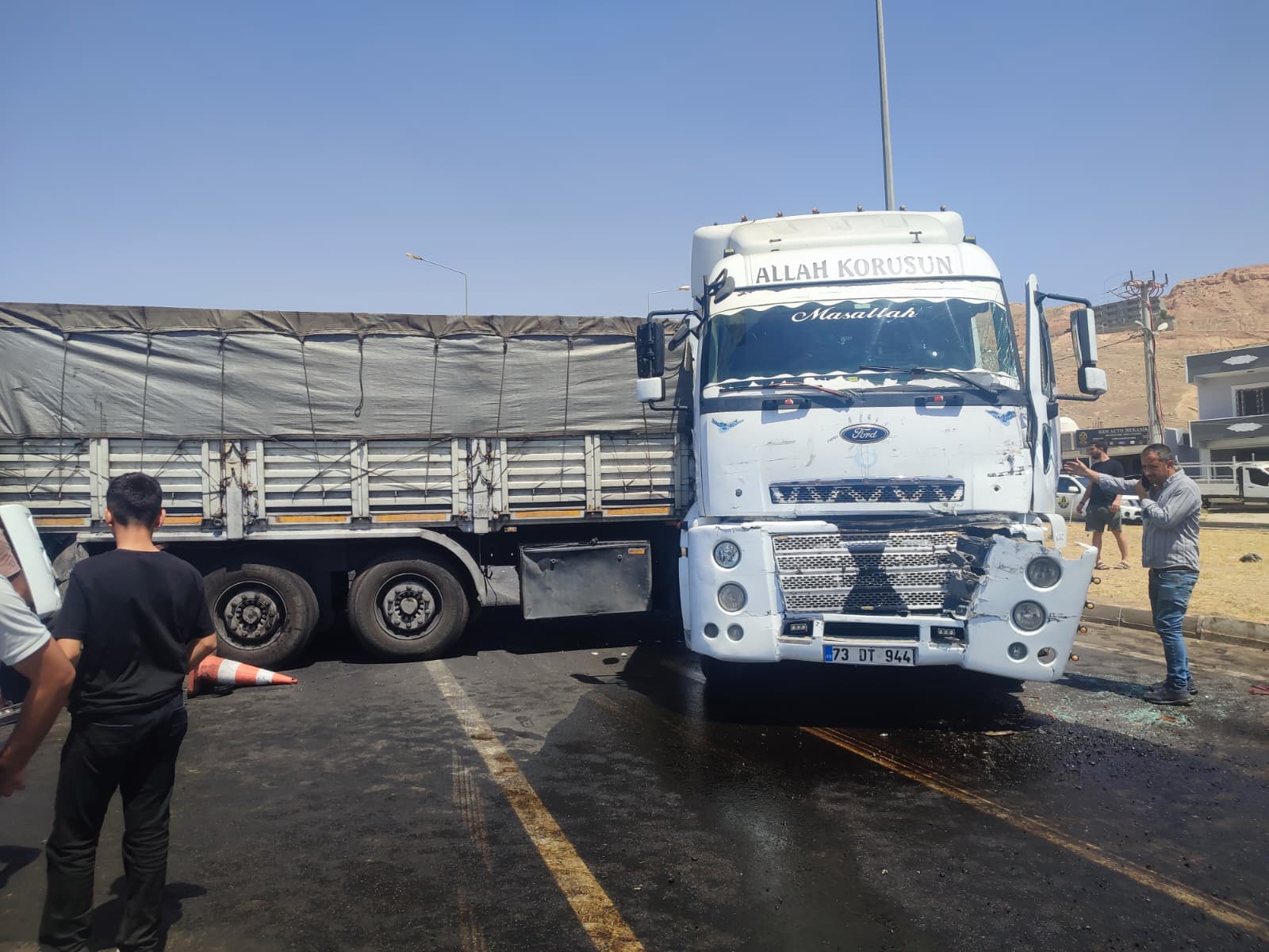 Şırnak’ta kardeşlerin kullandığı TIR'lar çarpıştı; 1 ölü, 1 yaralı - Görsel 5