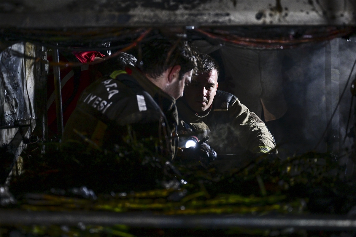 Ankara'da seyir halindeki yolcu otobüsü yandı - Kullanılamaz hale gelen otobüsteki 36 yolcu tahliye edildi - Görsel 2