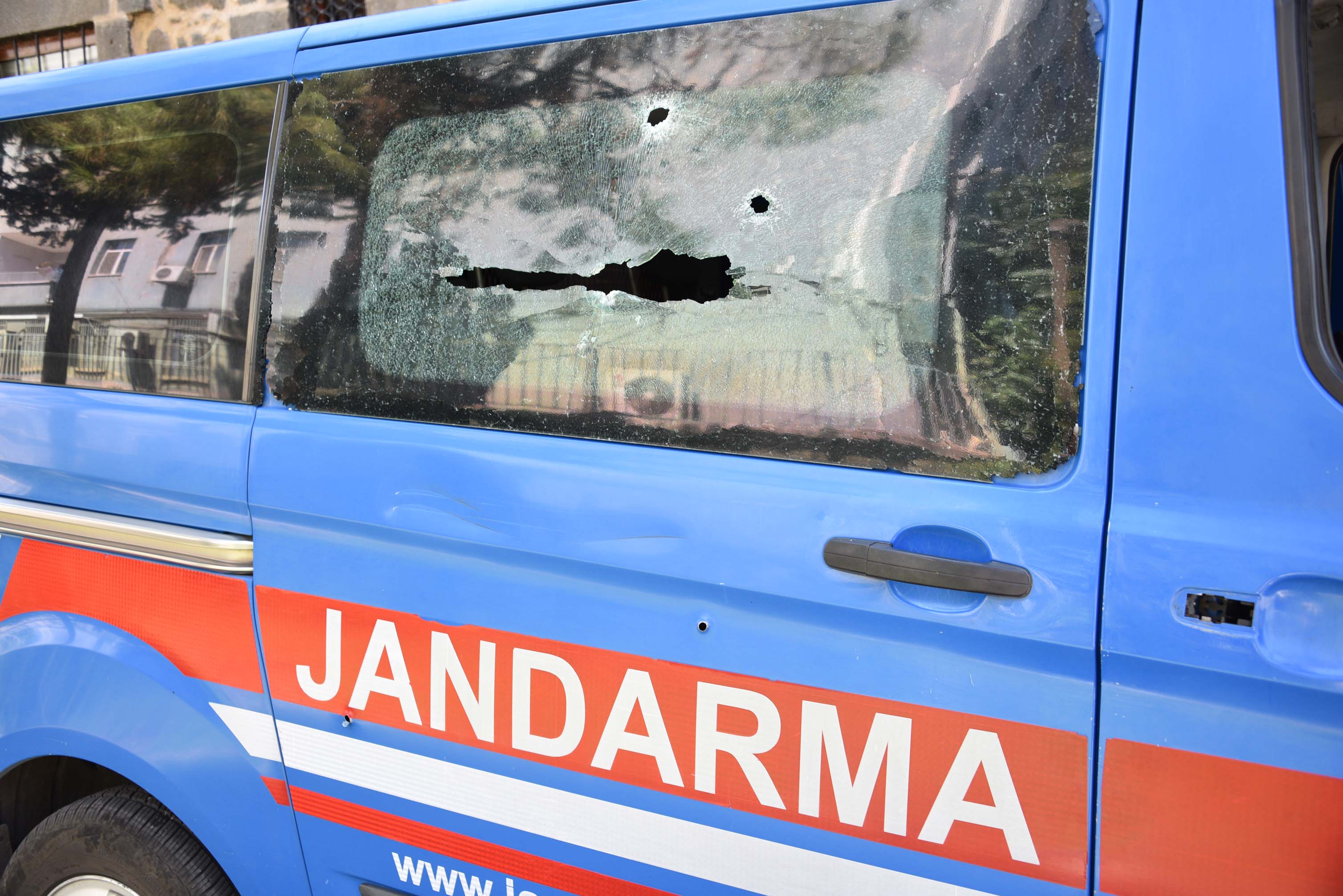 Jandarma aracındaki 2 kuzenin silahlı saldırıya uğradığı anlar kamerada - Görsel 3