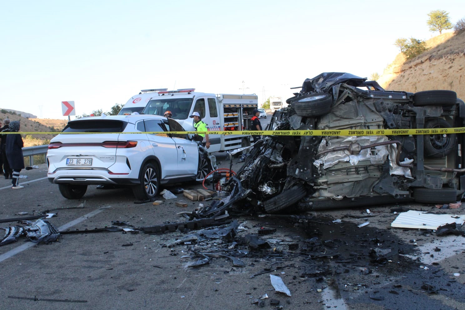 Malatya- Hafif ticari araç ile otomobil kafa kafaya çarpıştı; 4 Ölü, 2 yaralı - Görsel 4