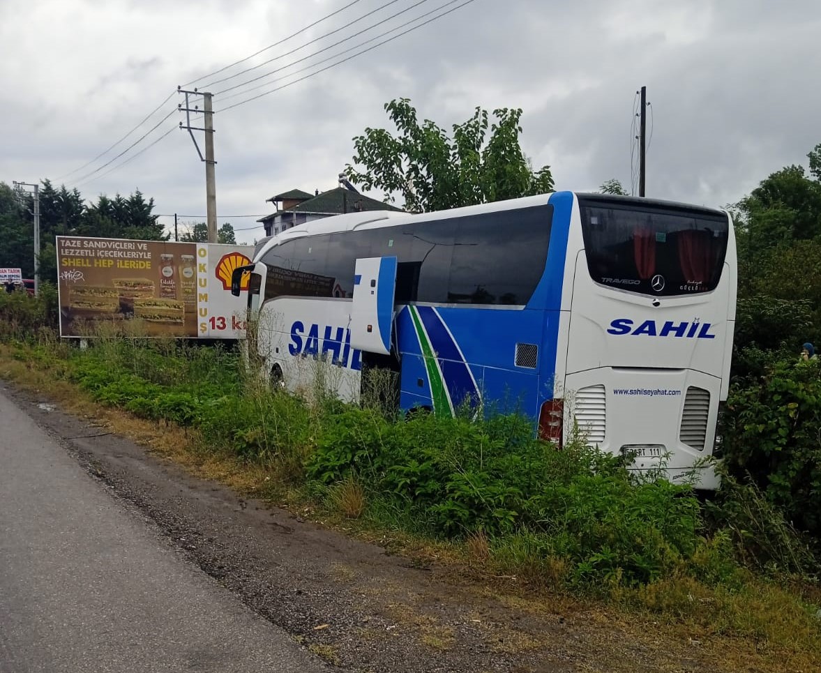 Samsun- Otobüsün kamyonete branda çekenlere çarptığı kazada ölü sayısı 2’ye çıktı; olay kamerada - Görsel 4