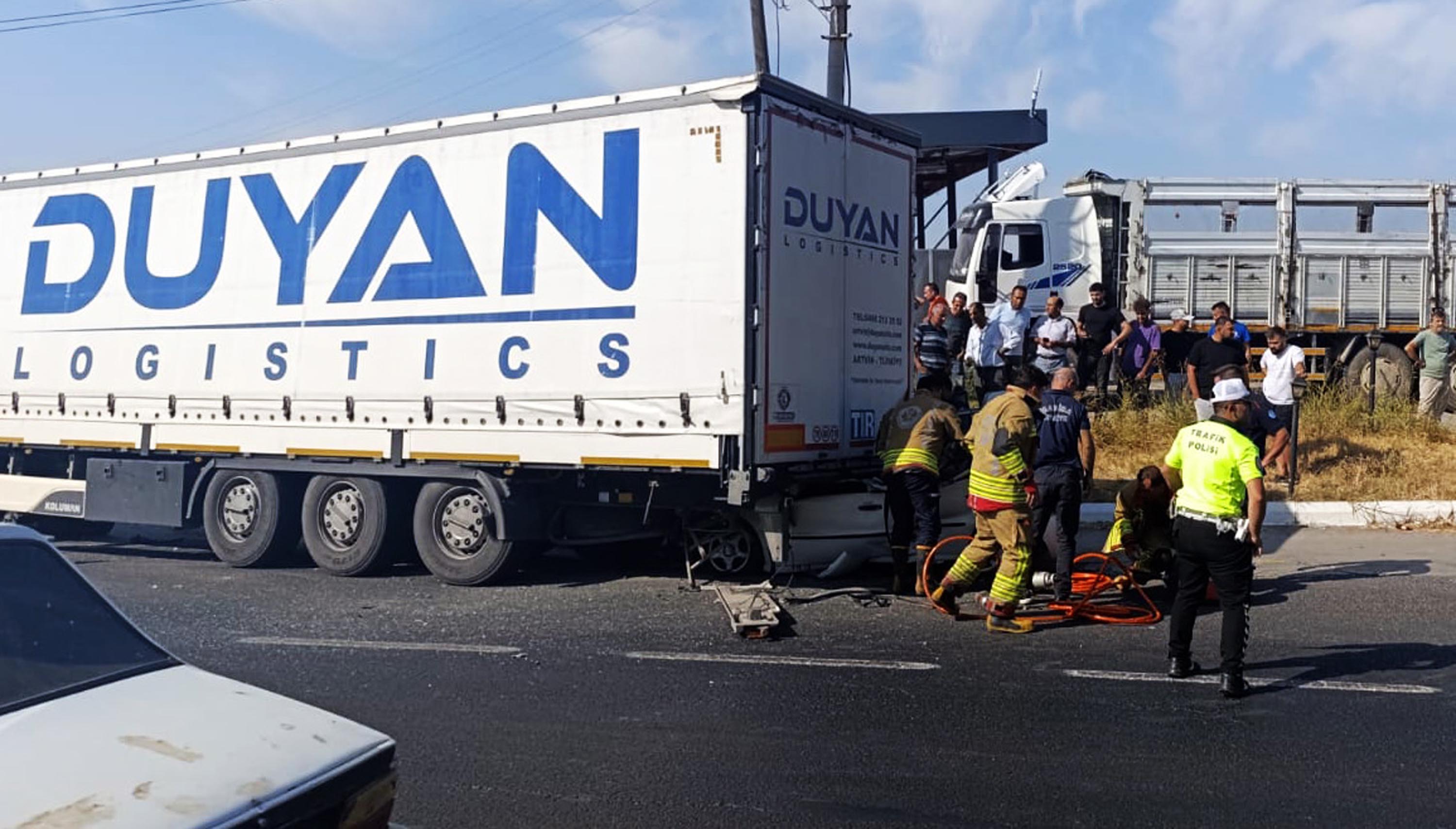 Manisa - TIR'a çarpan otomobildeki 2 kardeş öldü, kuzenleri ağır yaralandı - Görsel 4