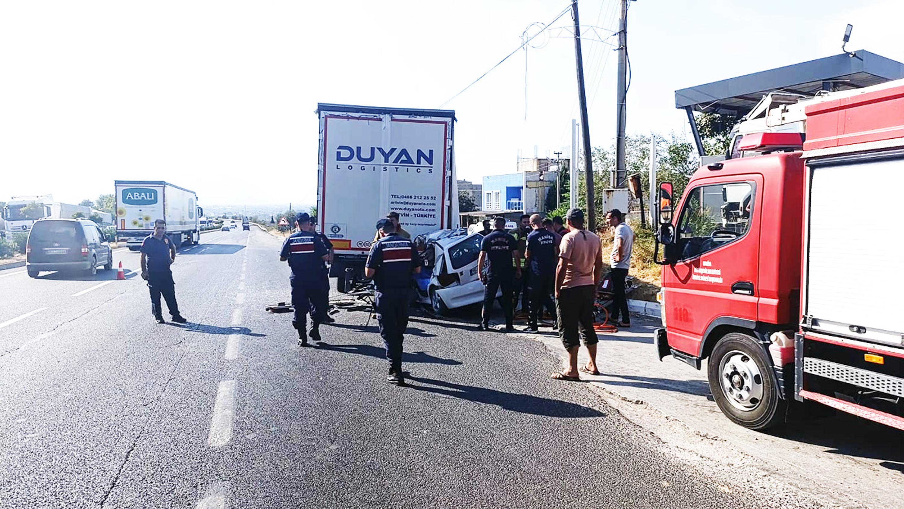 Manisa - TIR'a çarpan otomobildeki 2 kardeş öldü, kuzenleri ağır yaralandı - Görsel 6