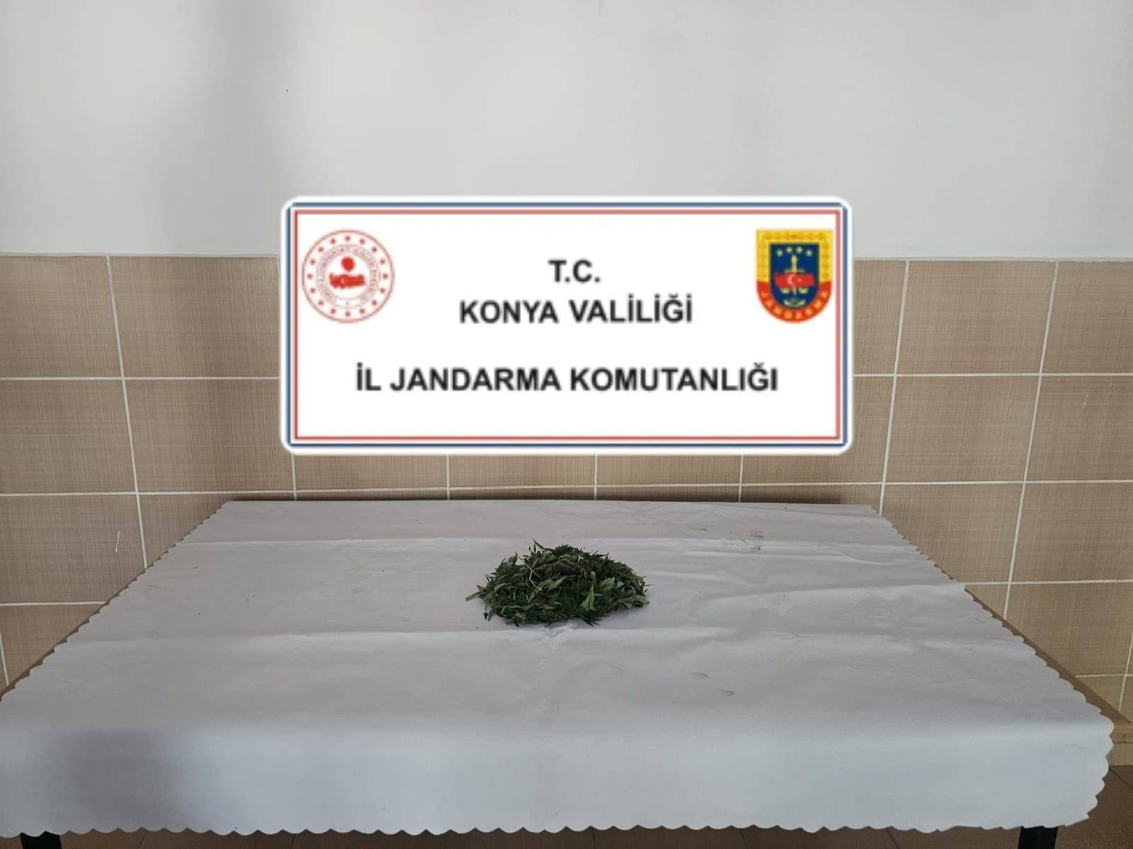 Konya Jandarmasından Büyük Operasyon: Uyuşturucu, Silah ve Kaçak Tütün Ele Geçirildi - Görsel 4