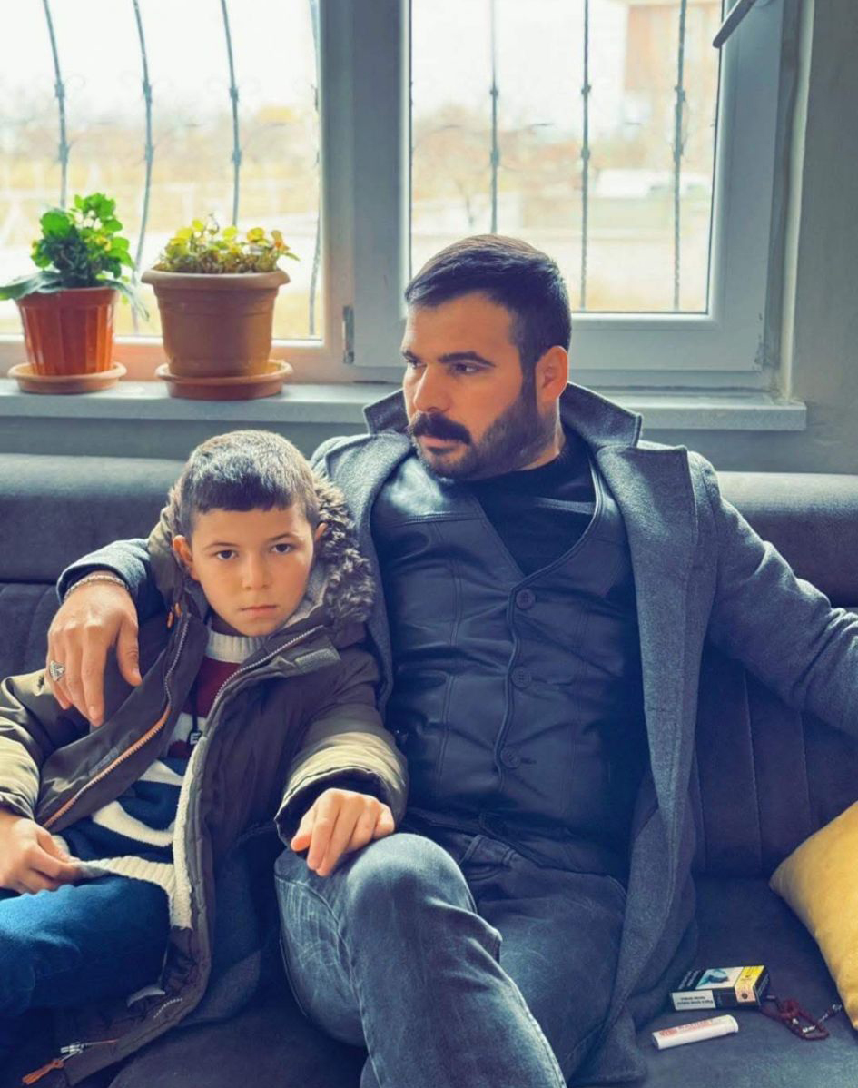 Baba ve 11 yaşındaki oğluna kurşun yağdıran caniden ilk ifade! Karakolda döküldü - Görsel 1