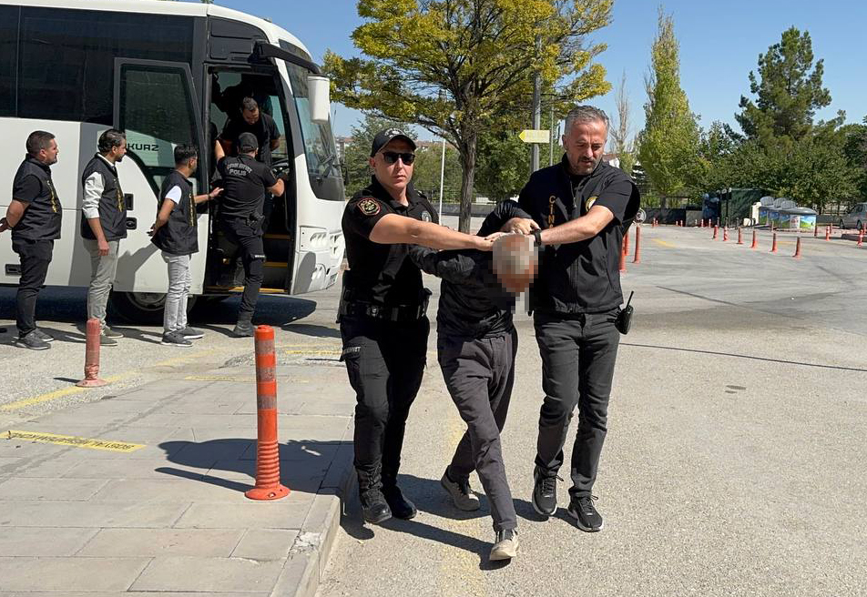 Baba ve 11 yaşındaki oğluna kurşun yağdıran caniden ilk ifade! Karakolda döküldü - Görsel 3