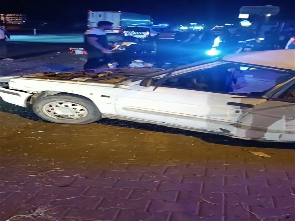  AFYONKARAHİSARDA TIR ile çarpışan otomobildeki çift öldü, kızları ağır yaralandı - Görsel 2