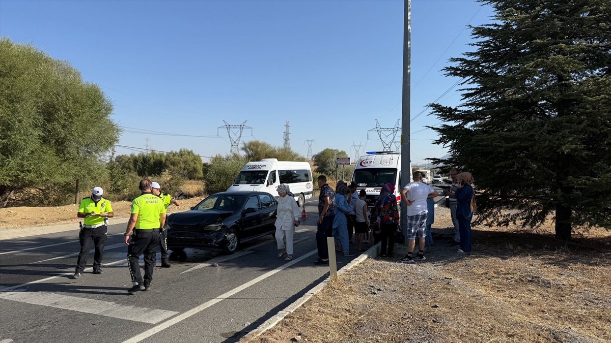 Seydişehir'de iki otomobilin çarpışması sonucu 4 kişi yaralandı - Görsel 4