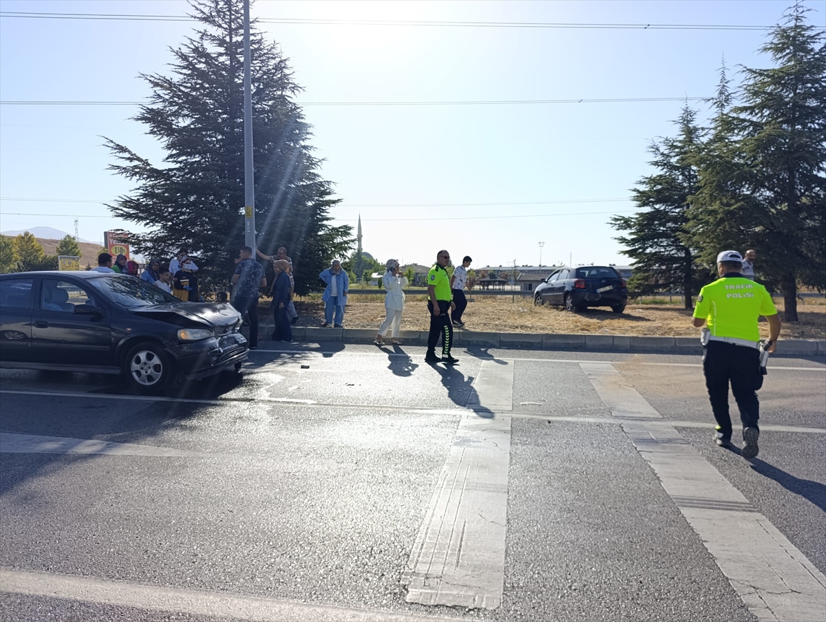 Seydişehir'de iki otomobilin çarpışması sonucu 4 kişi yaralandı - Görsel 5