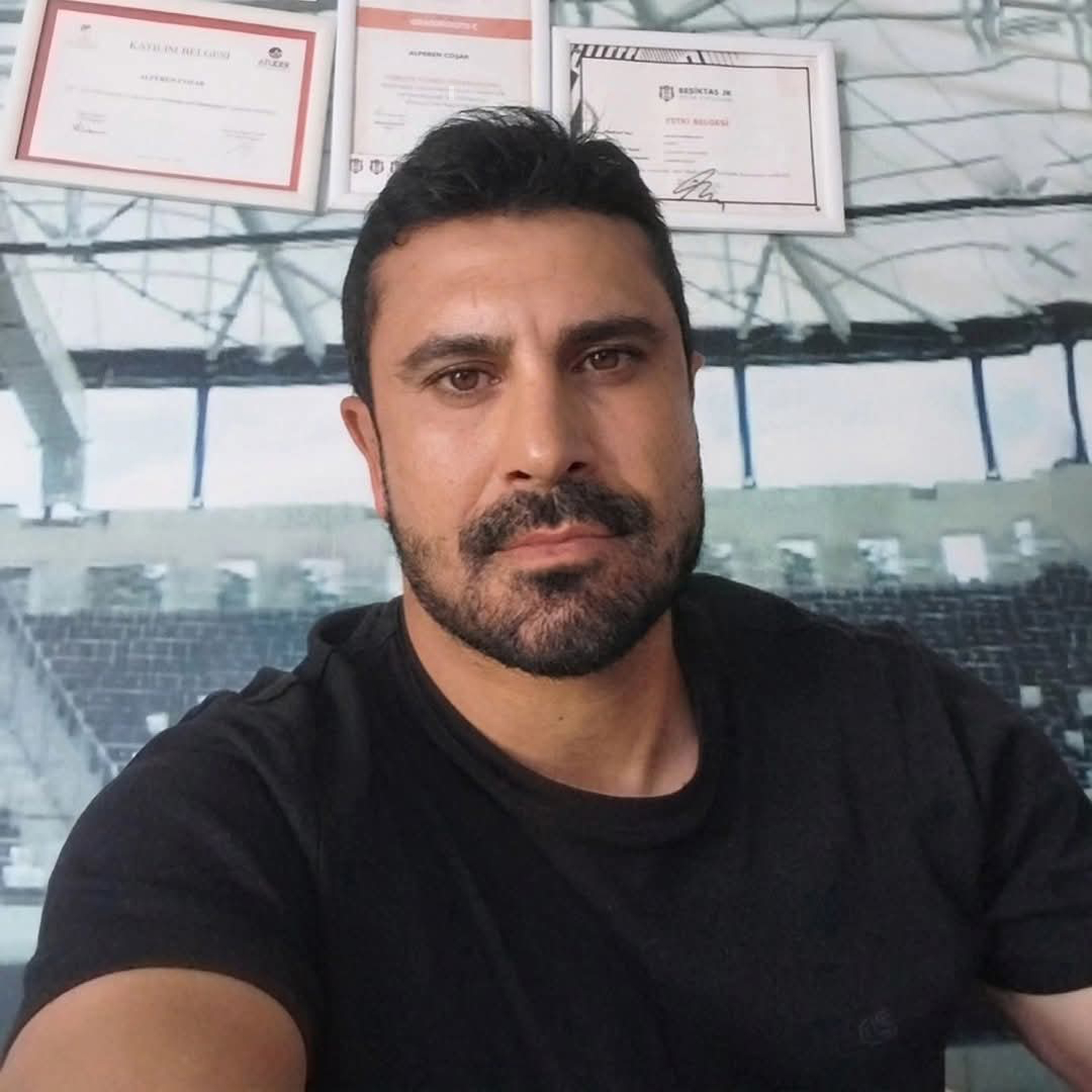  Konya'ya Ailesini  bıraktı Antalya- Anahtarını unuttuğu eve çatıdan sarkıttığı hortumla girmek isterken düşüp öldü - Görsel 1