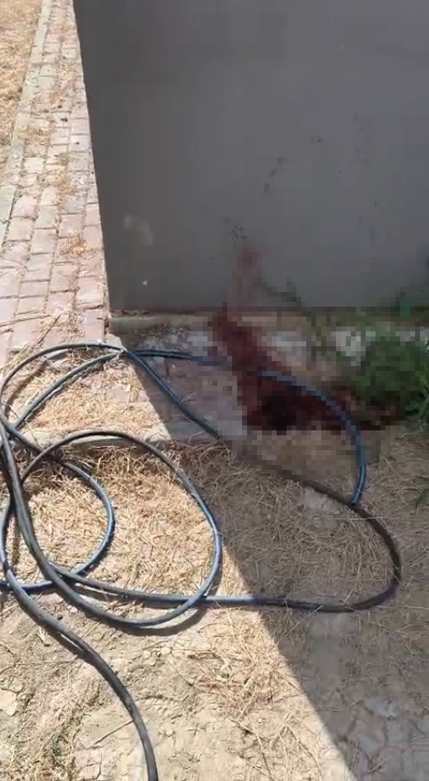  Konya'ya Ailesini  bıraktı Antalya- Anahtarını unuttuğu eve çatıdan sarkıttığı hortumla girmek isterken düşüp öldü - Görsel 3