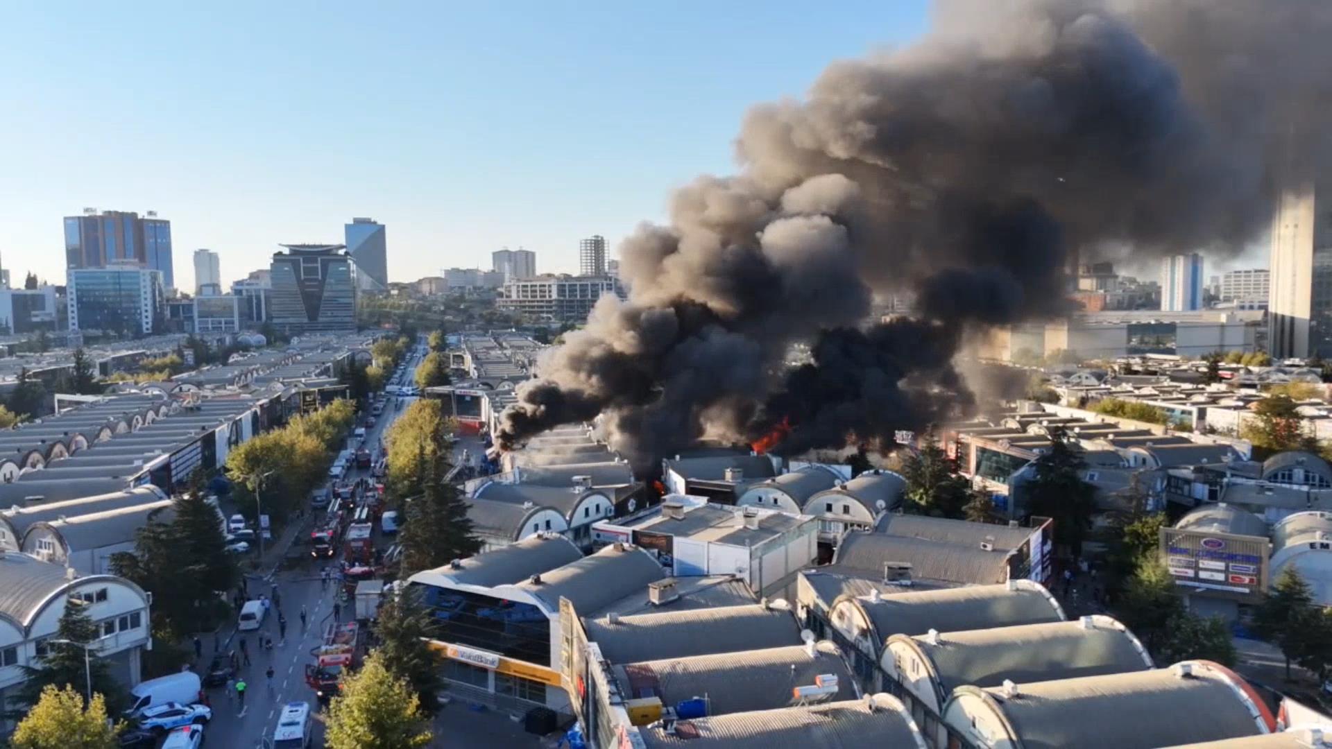İstanbul - Bağcılar İSTOÇ'ta iş yeri yangını - Görsel 8