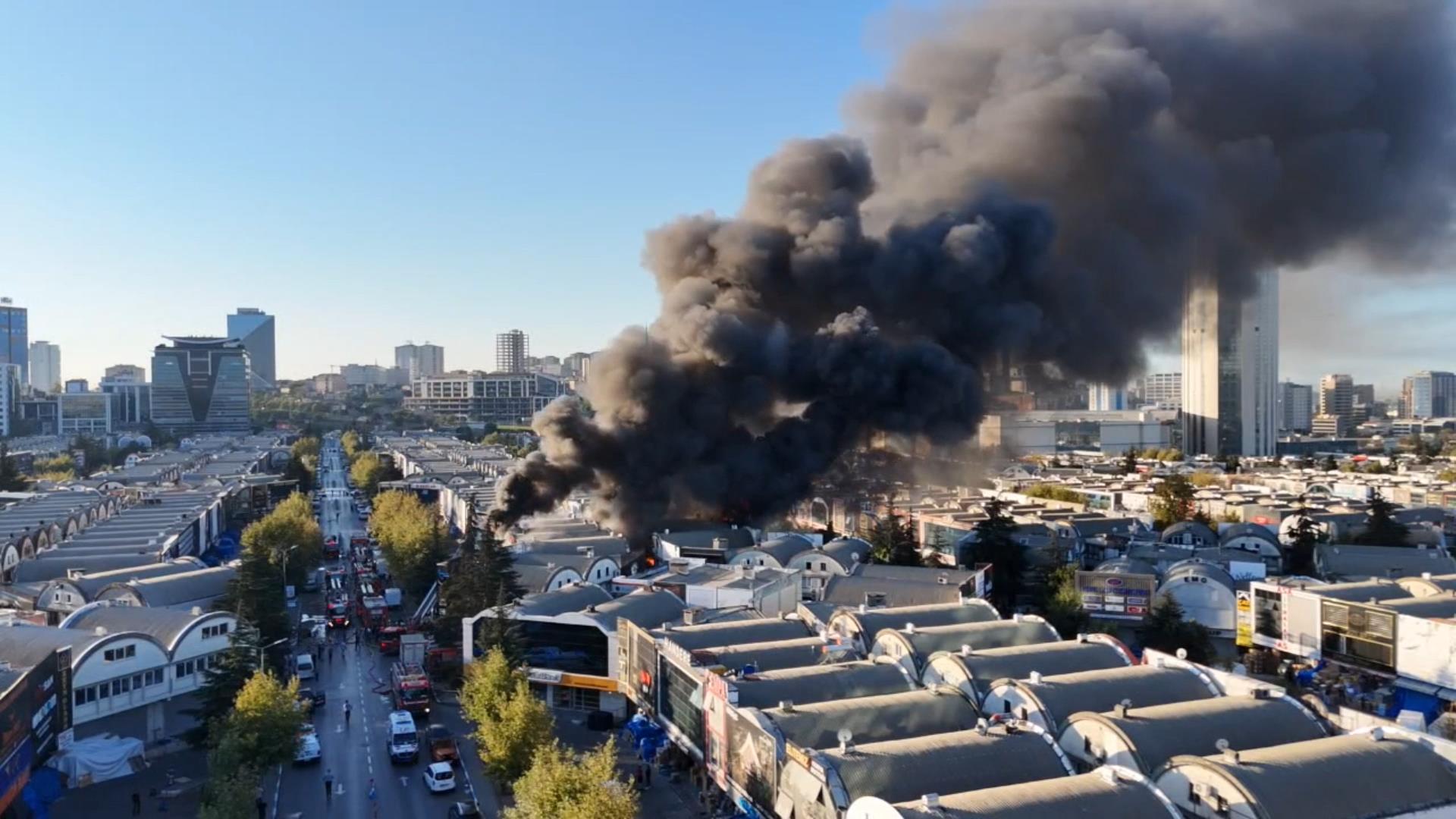 İstanbul - Bağcılar İSTOÇ'ta iş yeri yangını - Görsel 9