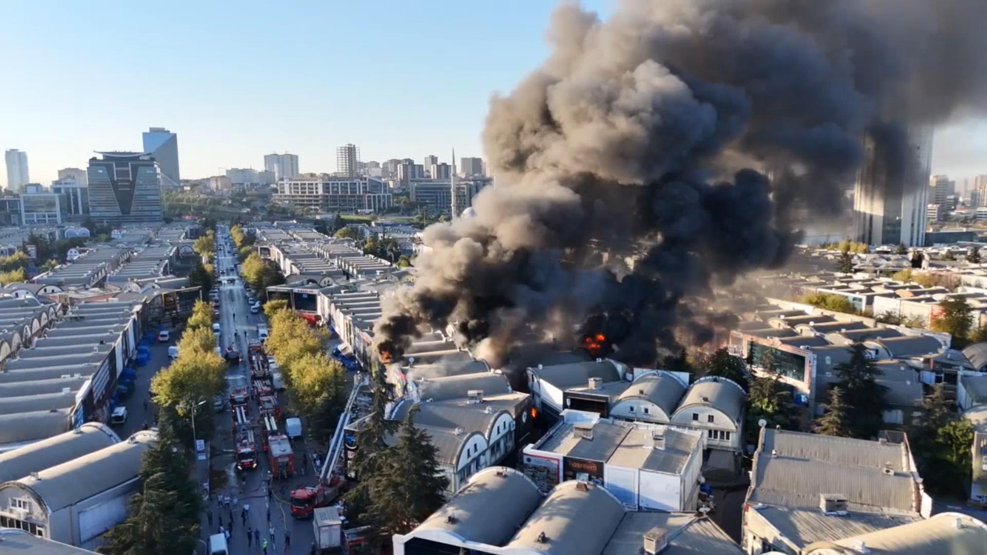 İstanbul - Bağcılar İSTOÇ'ta iş yeri yangını - Görsel 10