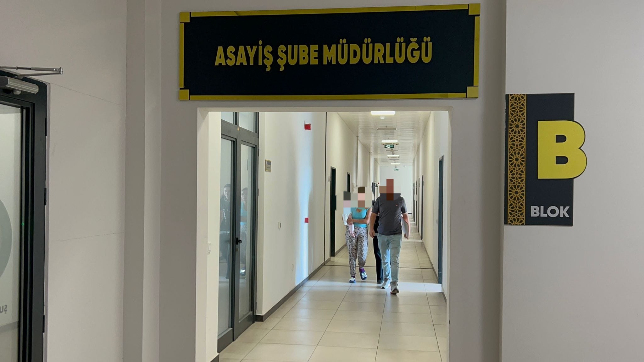 Kocaeli de Hırsızlık şüphelisi, kucağında bebeğiyle sevk edildiği adliyede tutuklandı - Görsel 1