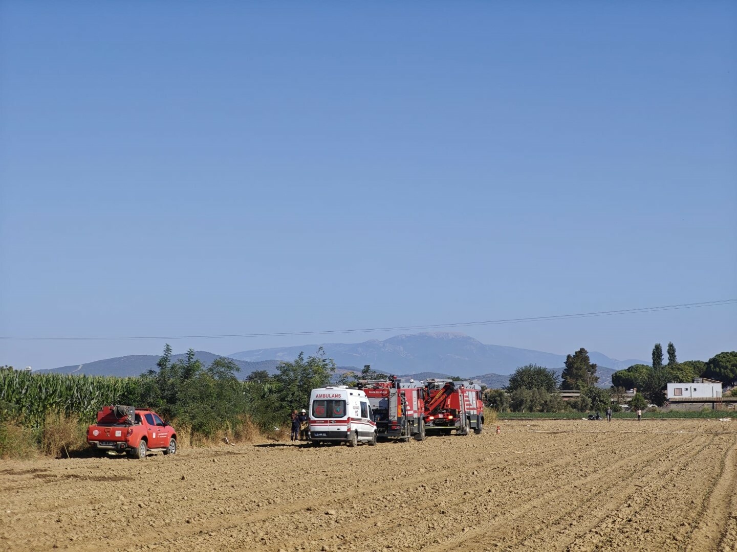 İzmir'de eğitim uçağı düştü: 1 ölü - Görsel 2