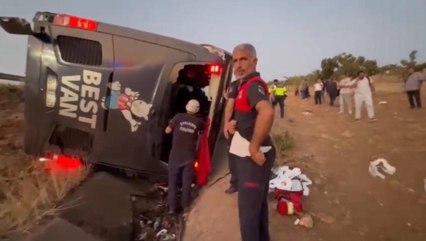 ŞANLIURFA - Suruç ilçesinde devrilen yolcu otobüsündeki 30 kişi yaralandı - Görsel 8