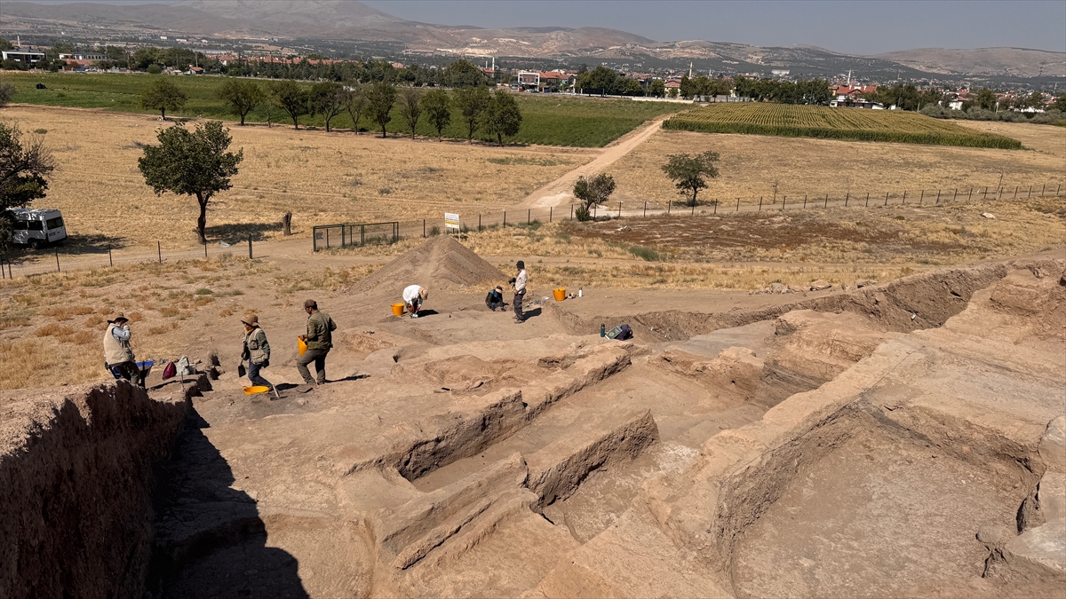 Karahöyük'te 3.500 Yıllık Eserler Bulundu - Görsel 10