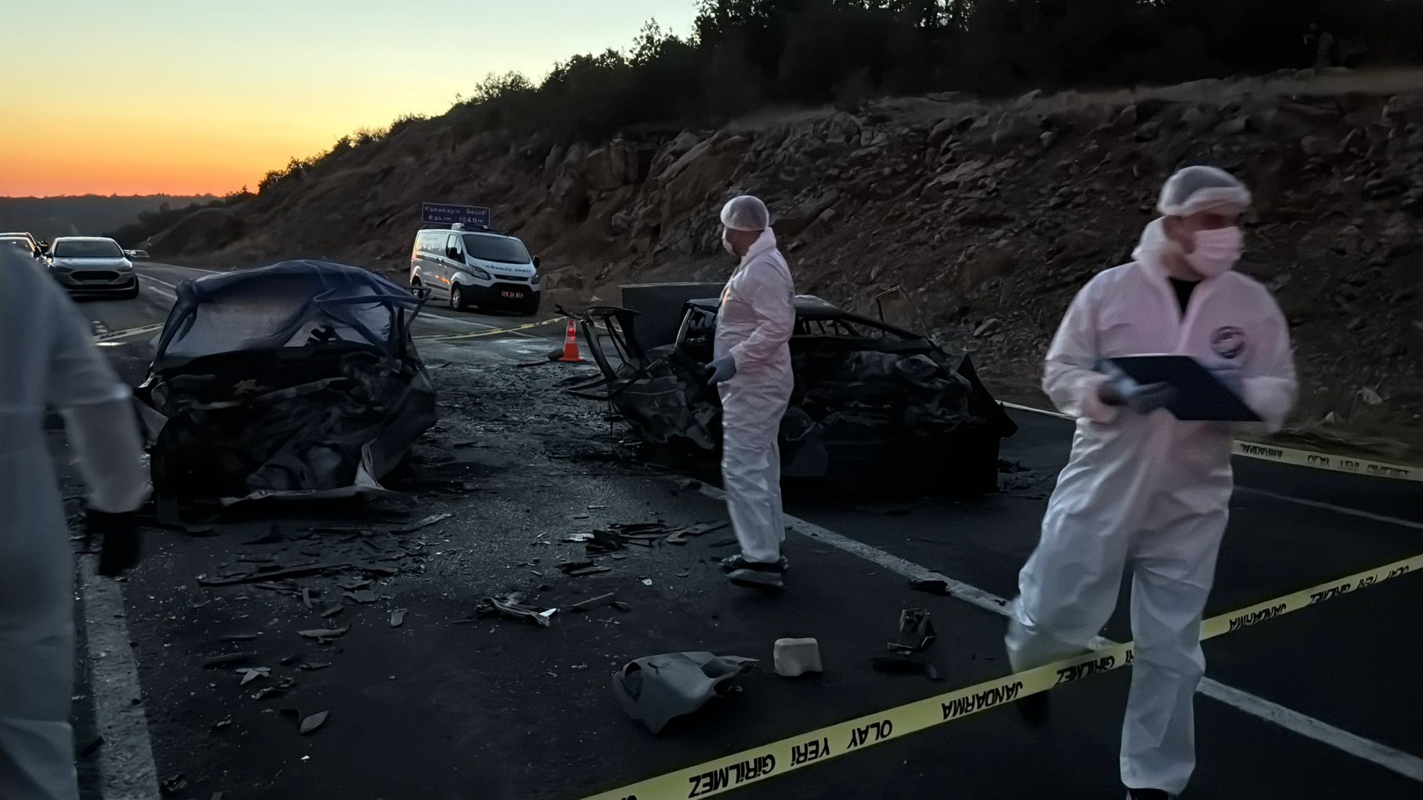 Karabük’te 2 otomobilin çarpıştığı kazada yangın çıktı; 3 ölü, 5 yaralı - Görsel 6