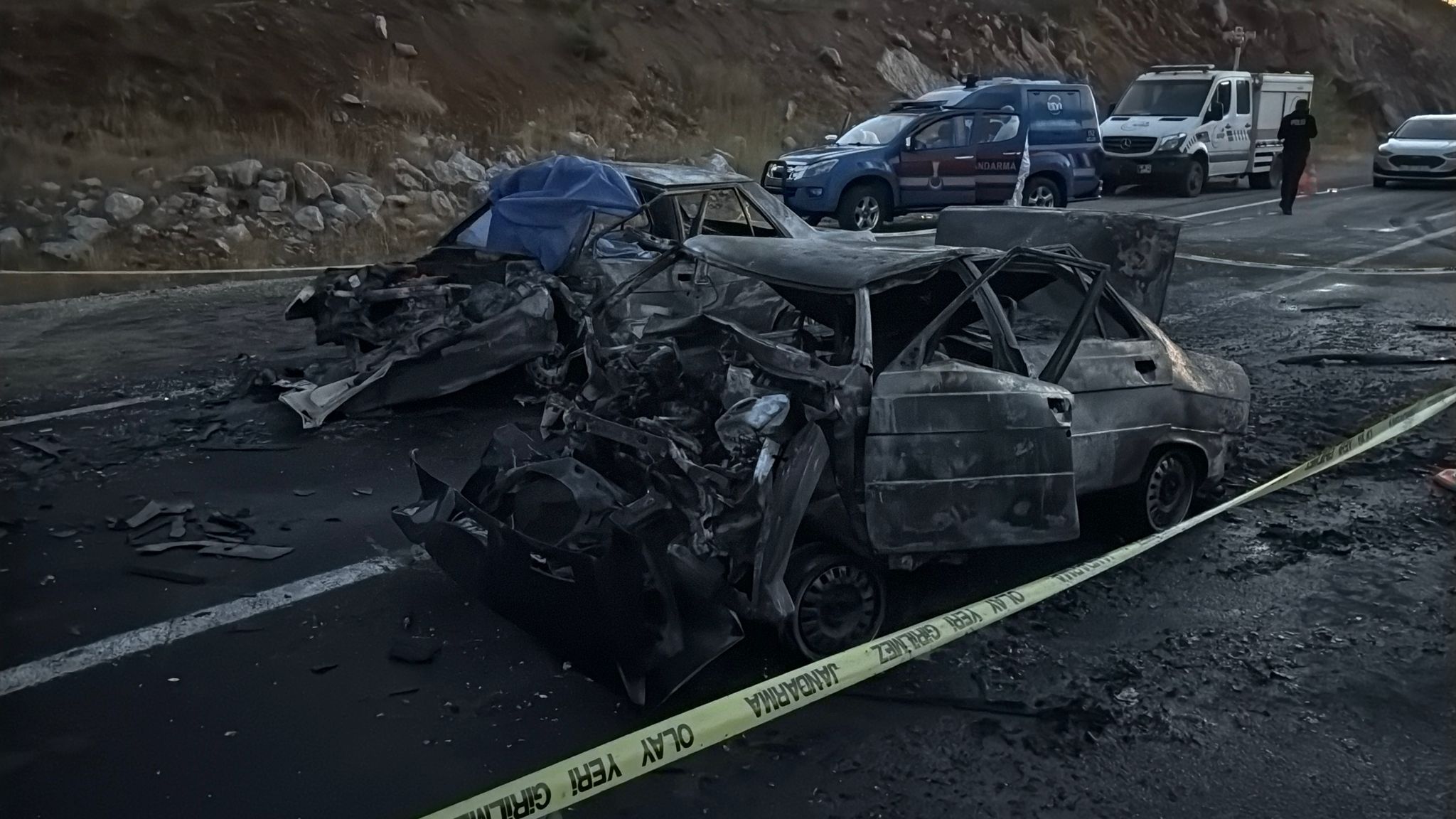 Karabük’te 2 otomobilin çarpıştığı kazada yangın çıktı; 3 ölü, 5 yaralı - Görsel 7