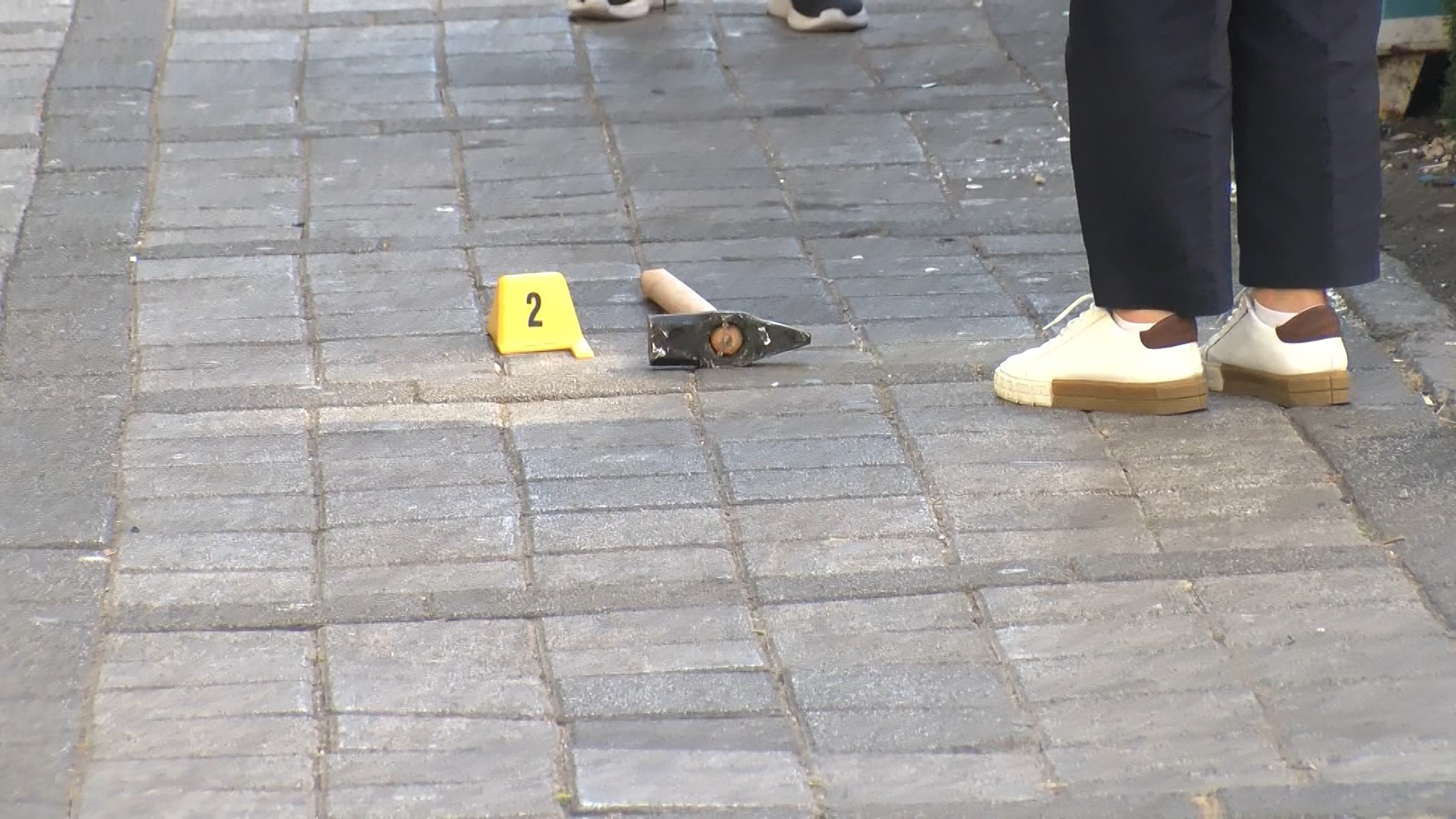 İstanbul -Bağcılar’da caddedeki kuyumcuyu güpegündüz soymaya kalktılar - Görsel 9