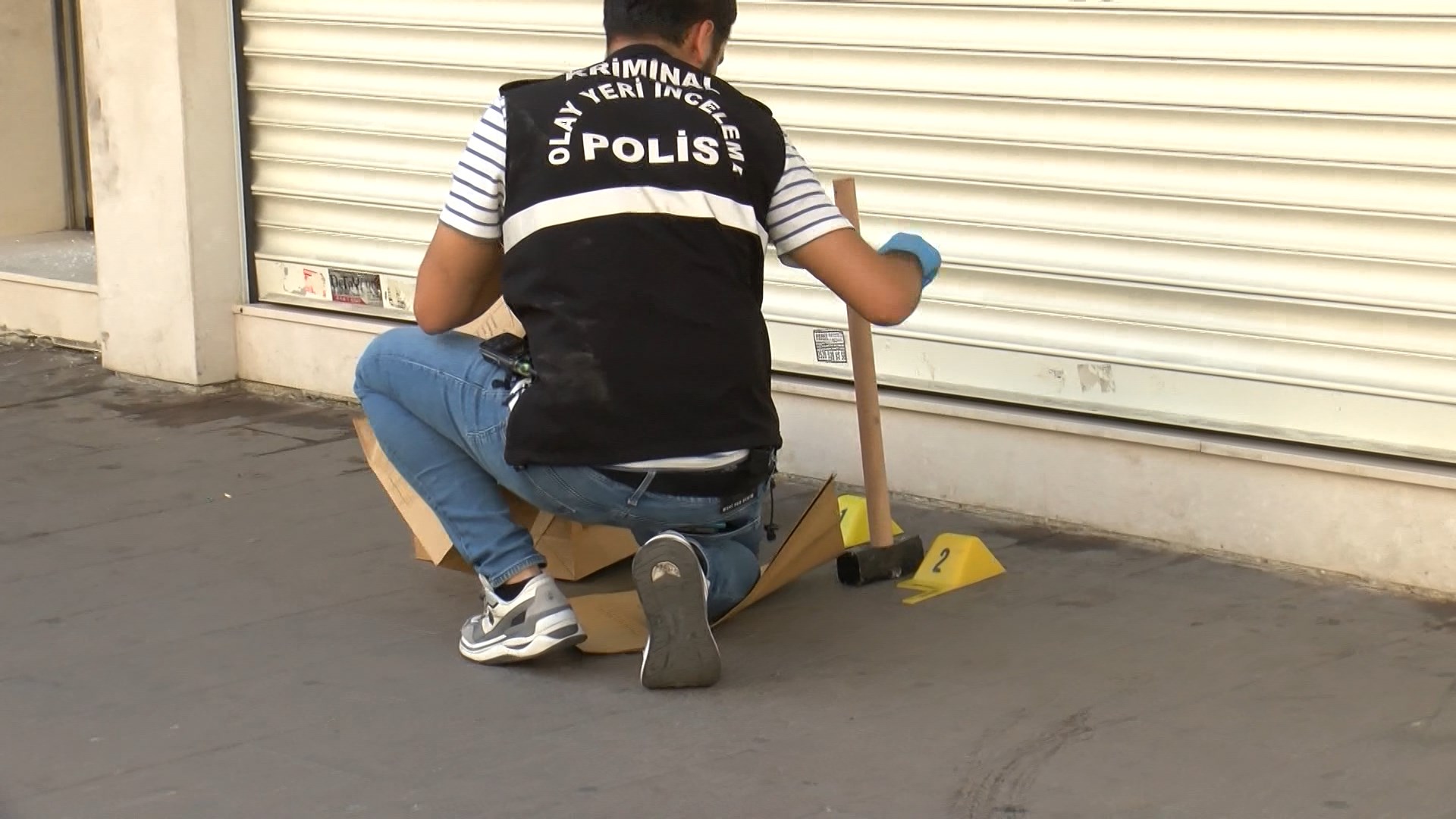 İstanbul -Bağcılar’da caddedeki kuyumcuyu güpegündüz soymaya kalktılar - Görsel 10