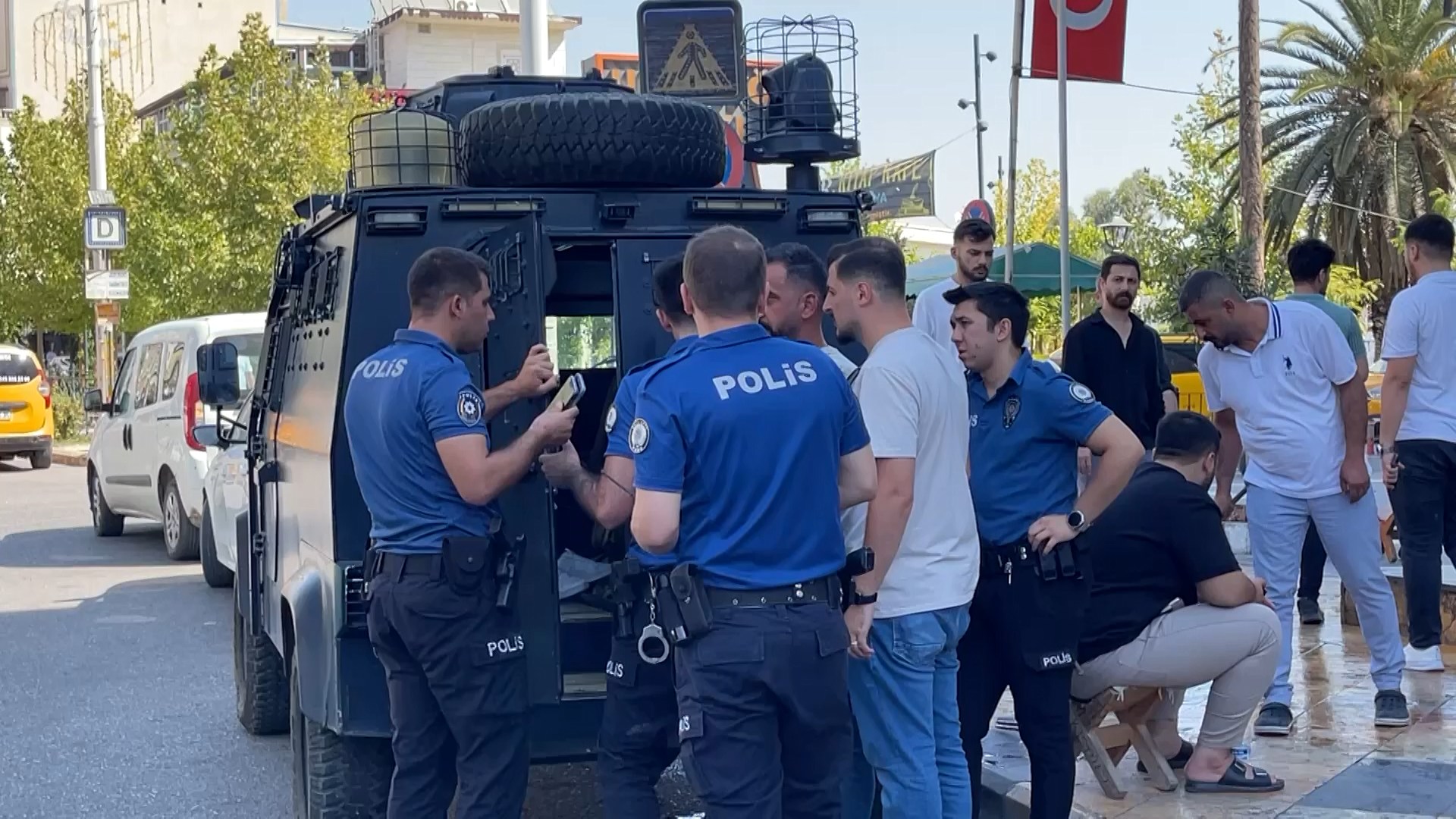 Polisleri görünce elindeki altın dolu poşeti atıp kaçmaya çalışan şüpheli yakalandı - Görsel 5
