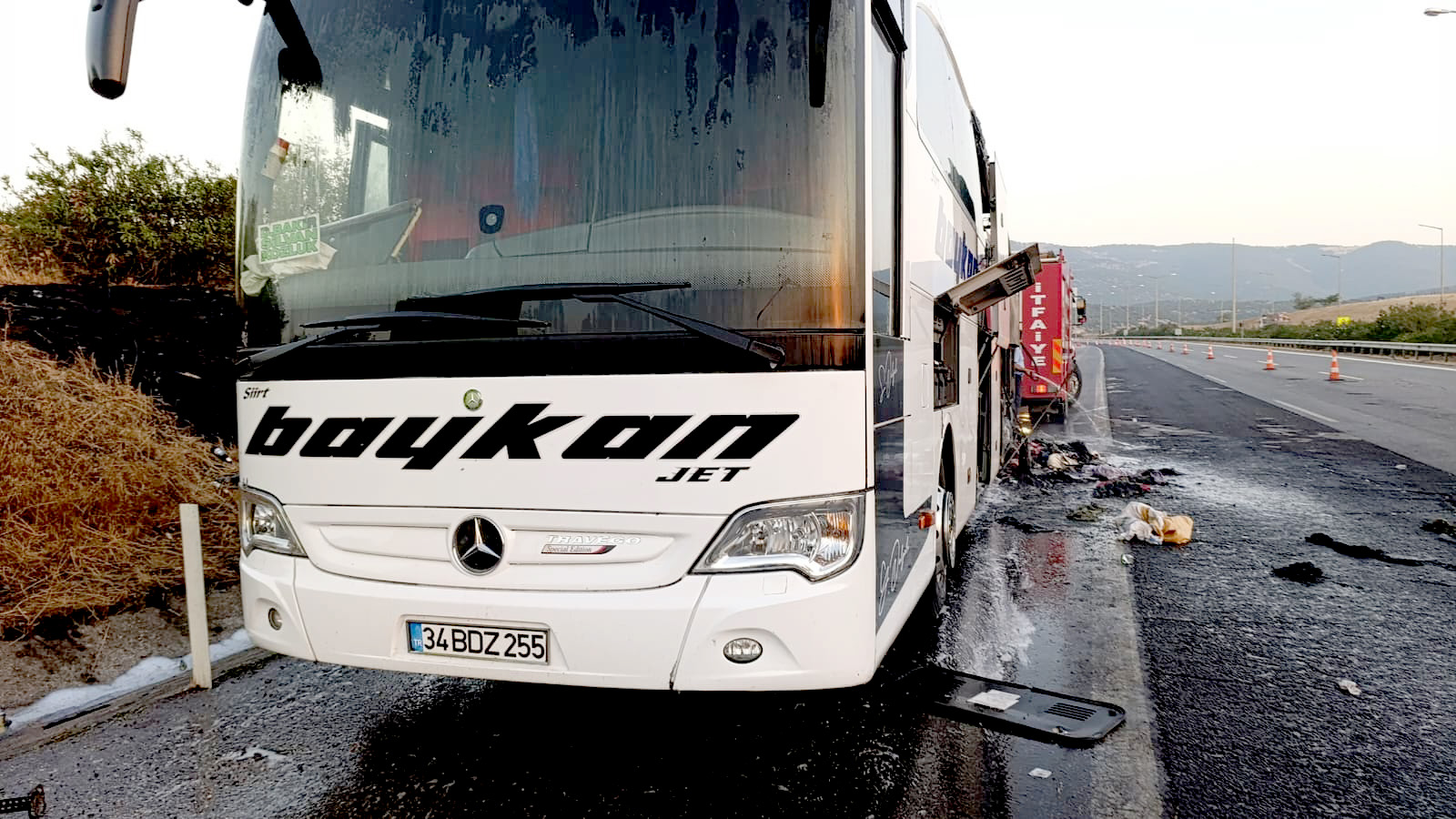 Gaziantep’te seyir halindeyken alev alan yolcu otobüsü yandı - Görsel 4