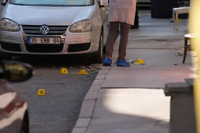 İzmir'de 2 polisimizi şehit eden saldırganın yakalanma anı: Üzerinde bomba var, vur abi vur - Görsel 1