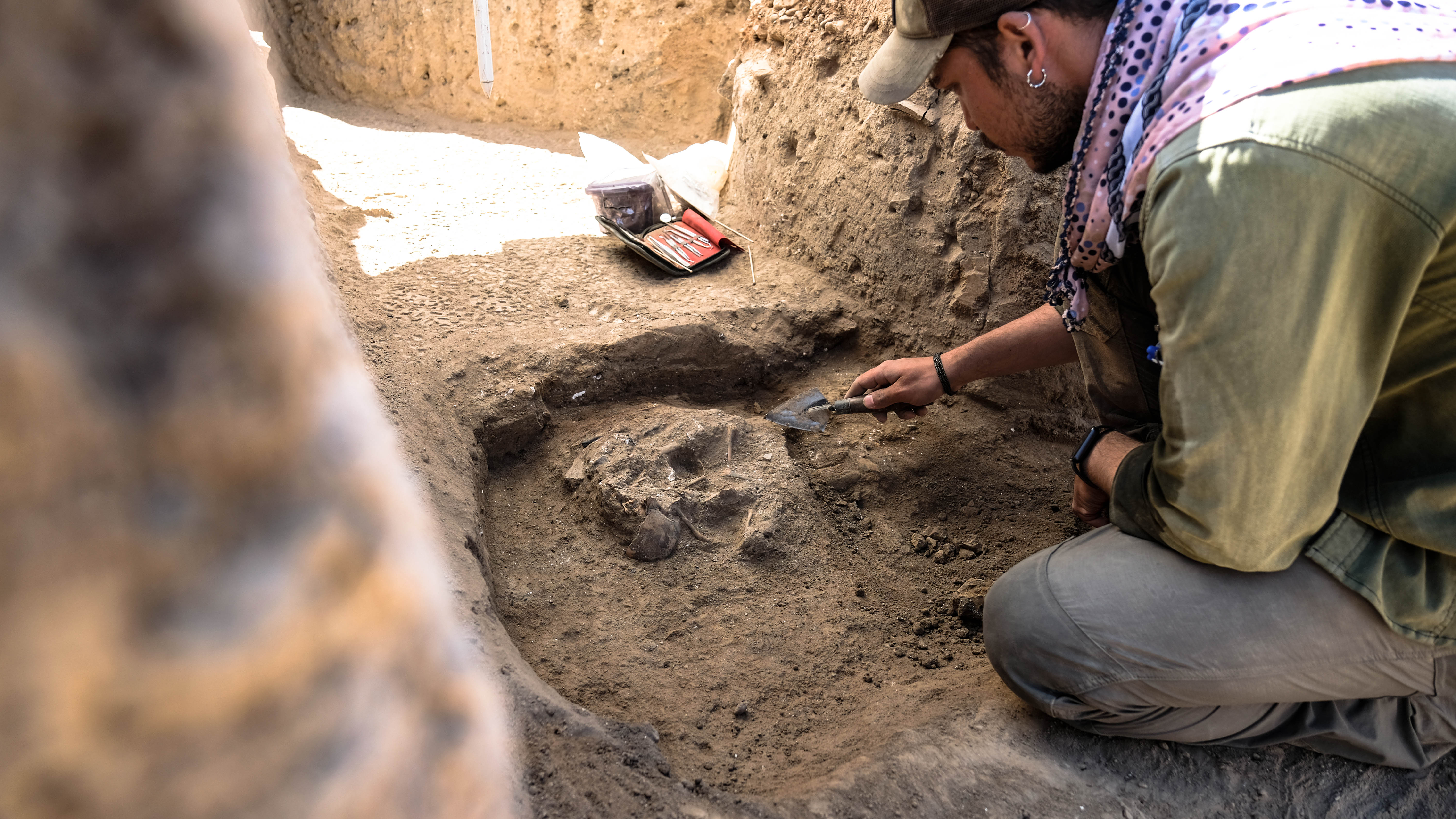 Karahöyük’te kartal başlı, insan figürlü mühür bulundu - Görsel 4
