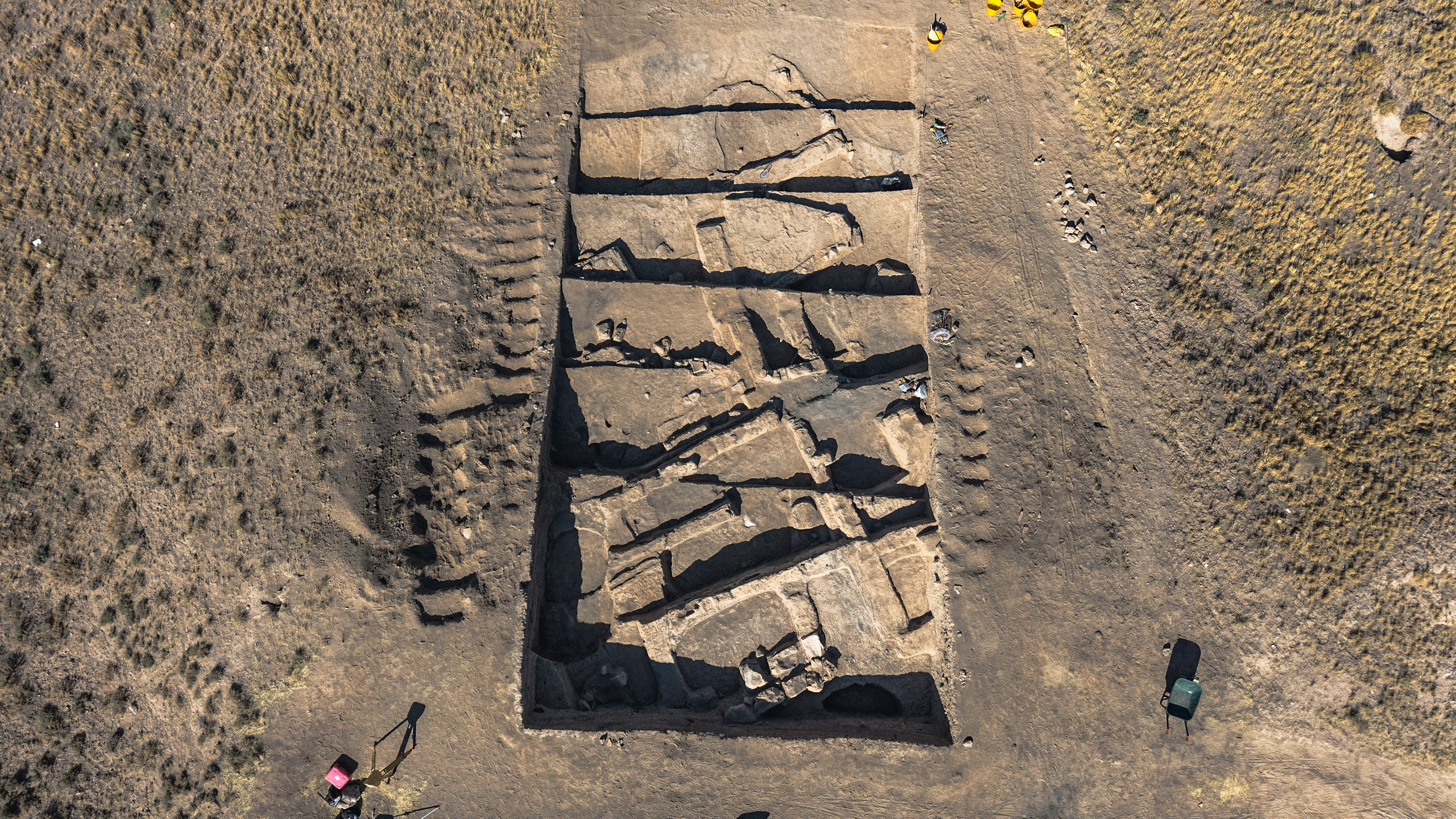 Karahöyük’te kartal başlı, insan figürlü mühür bulundu - Görsel 5