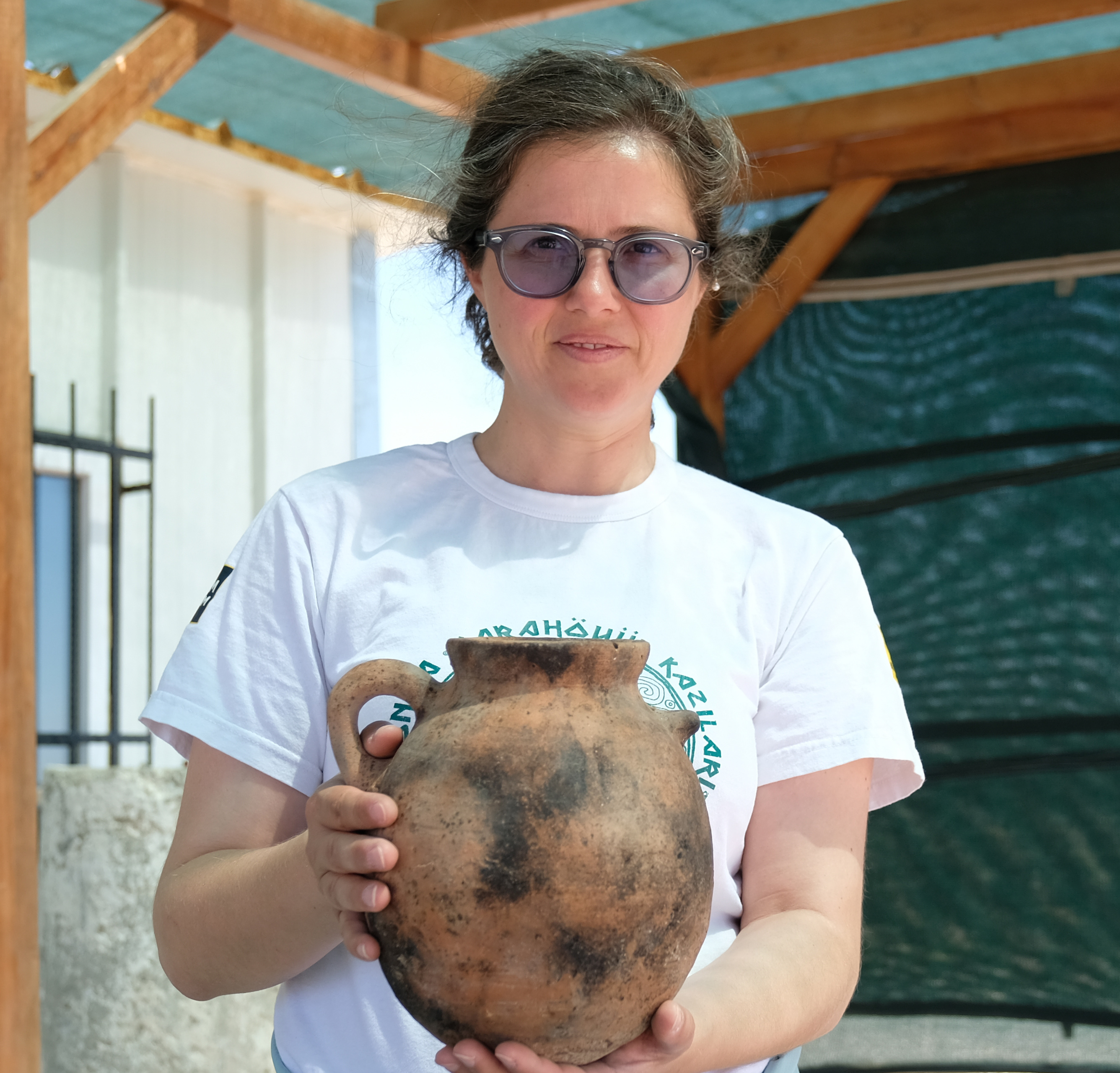 Karahöyük’te kartal başlı, insan figürlü mühür bulundu - Görsel 13