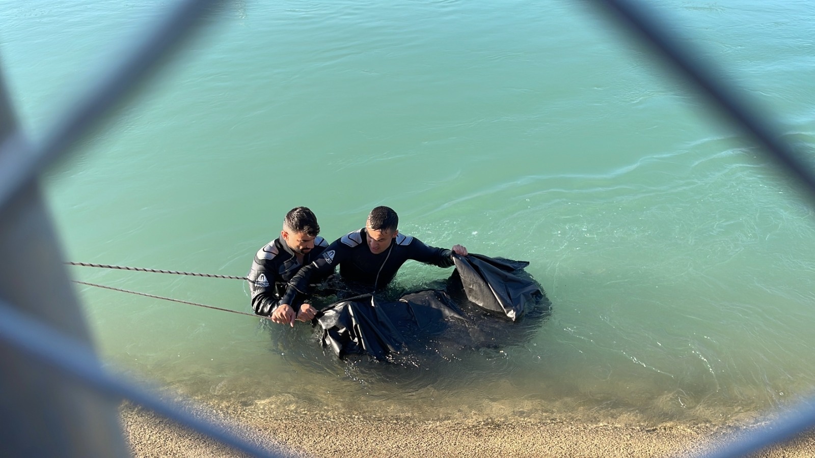 Şanlıurfa’da sulama kanalına düşen kişiyi kurtarmak için 2 kişi suya atladı; 1 ölü - Görsel 1