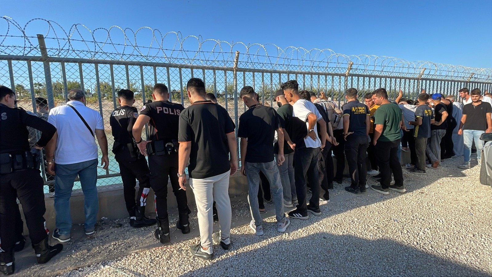 Şanlıurfa’da sulama kanalına düşen kişiyi kurtarmak için 2 kişi suya atladı; 1 ölü - Görsel 7