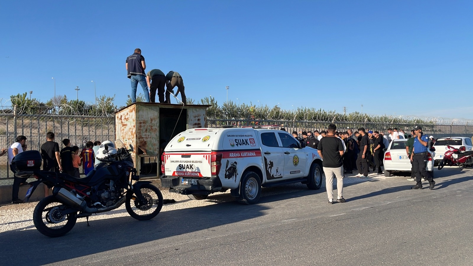 Şanlıurfa’da sulama kanalına düşen kişiyi kurtarmak için 2 kişi suya atladı; 1 ölü - Görsel 8