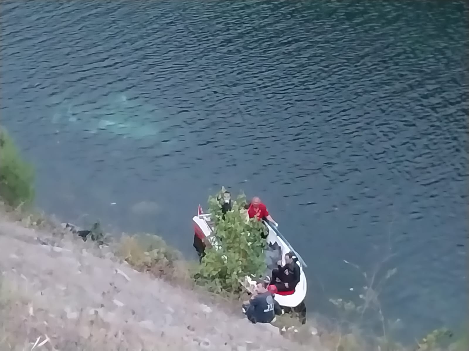 Kızılırmak'a uçan otomobildeki anne- oğul öldü, baba kurtarıldı - Görsel 4