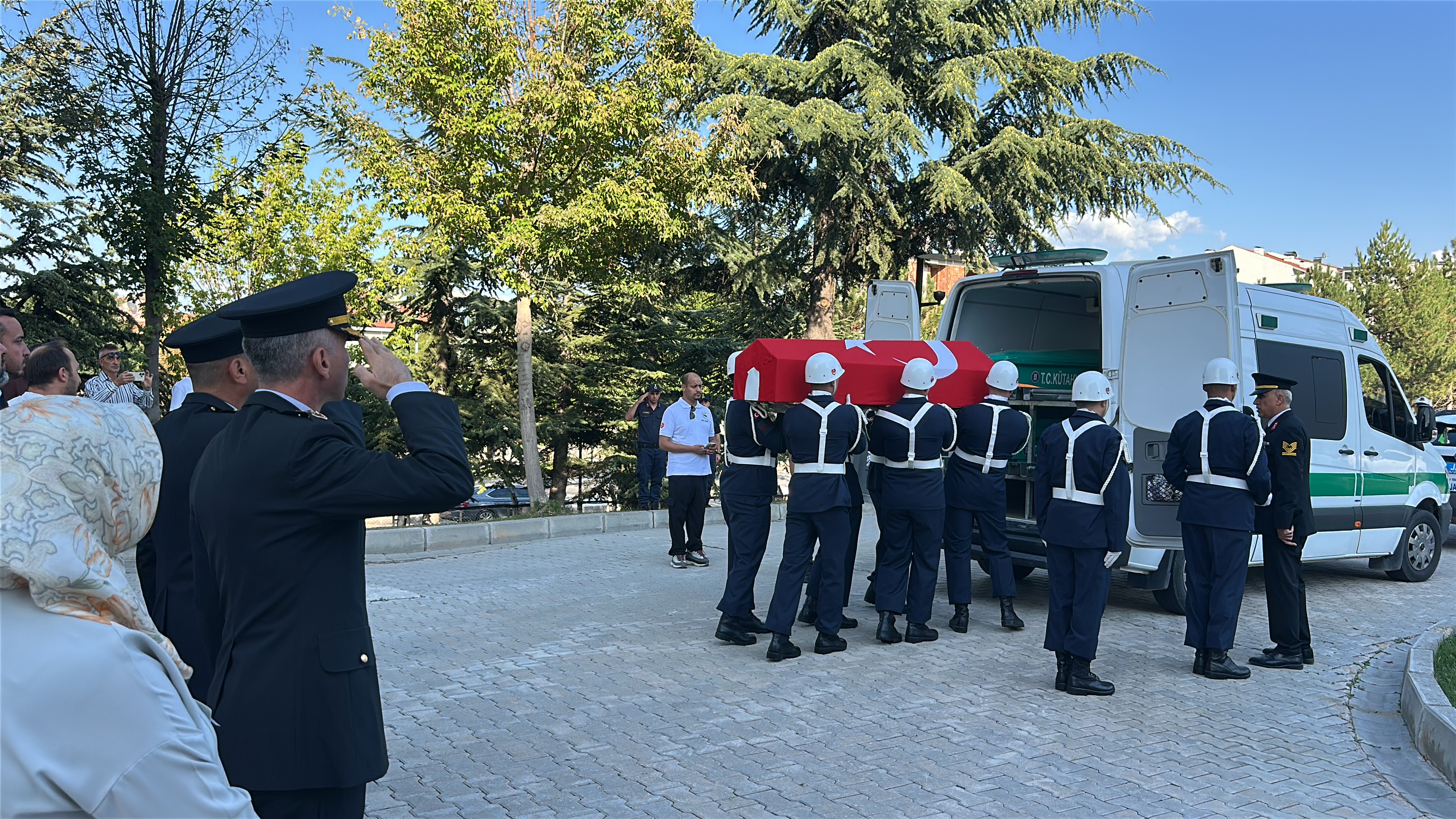 Uygulama noktasında otomobilin çarptığı uzman çavuş şehit oldu  - Görsel 1