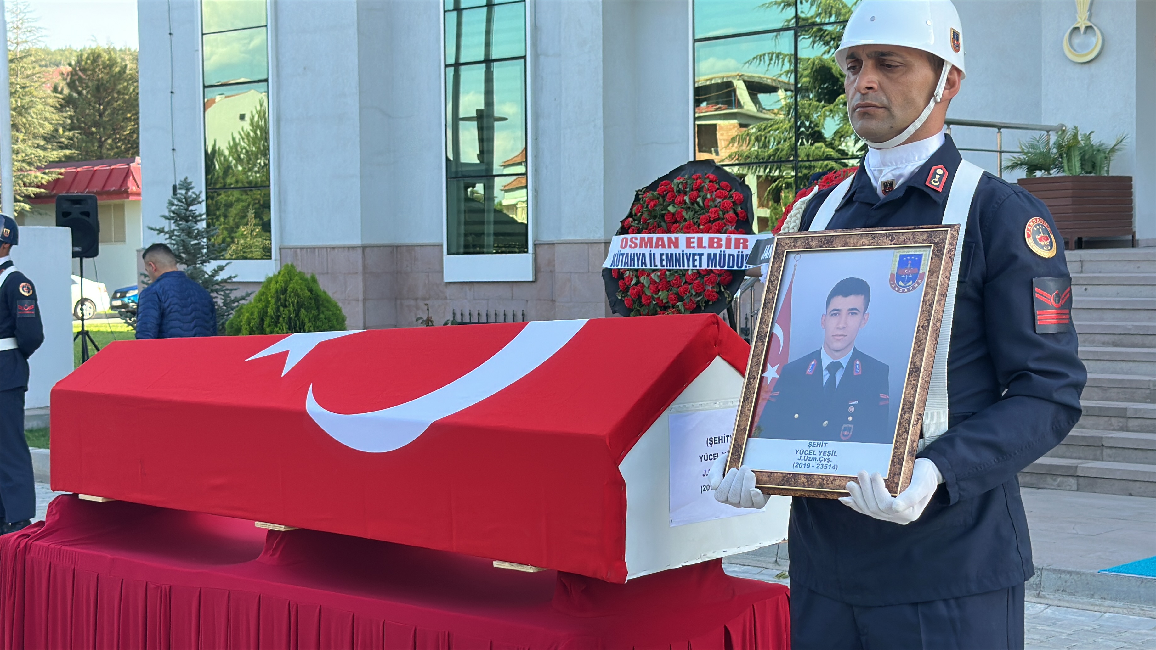 Uygulama noktasında otomobilin çarptığı uzman çavuş şehit oldu  - Görsel 2