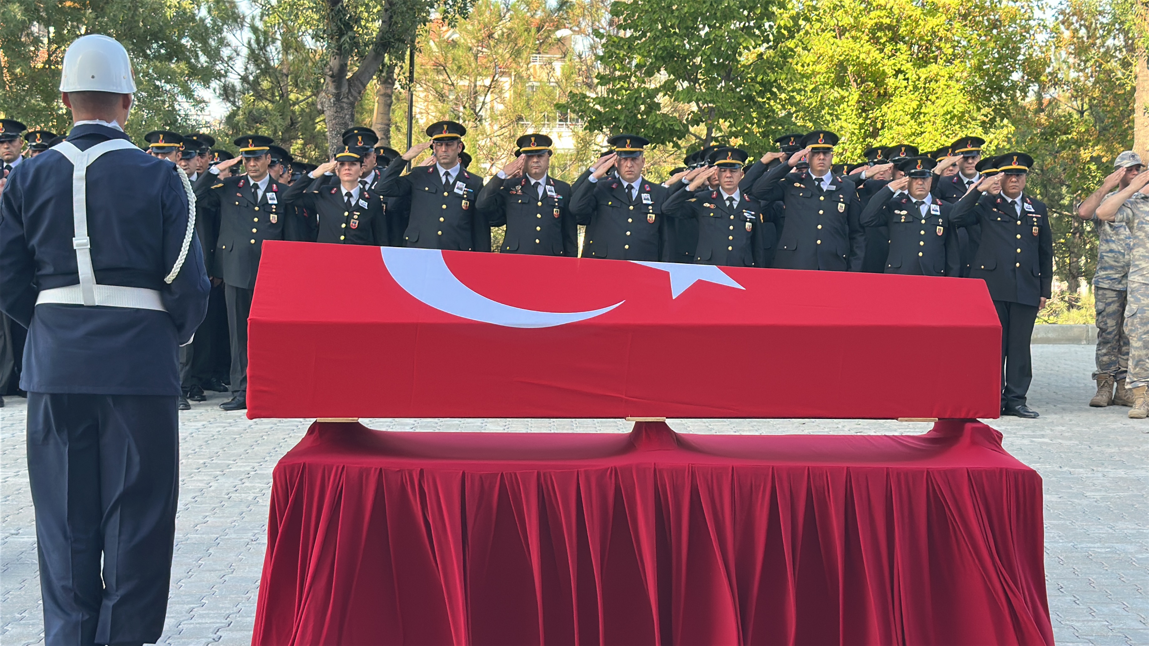 Uygulama noktasında otomobilin çarptığı uzman çavuş şehit oldu  - Görsel 3