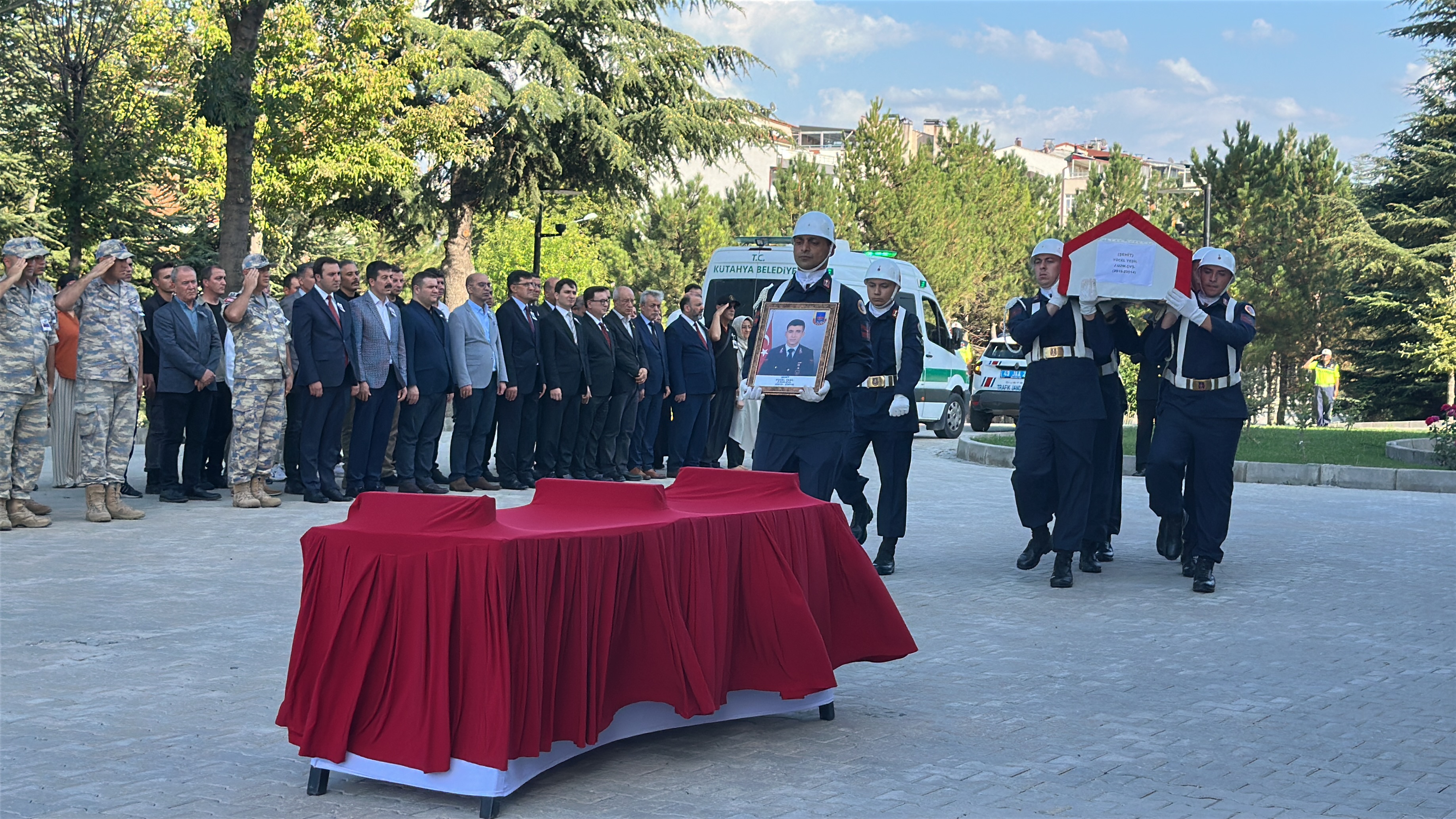 Uygulama noktasında otomobilin çarptığı uzman çavuş şehit oldu  - Görsel 4