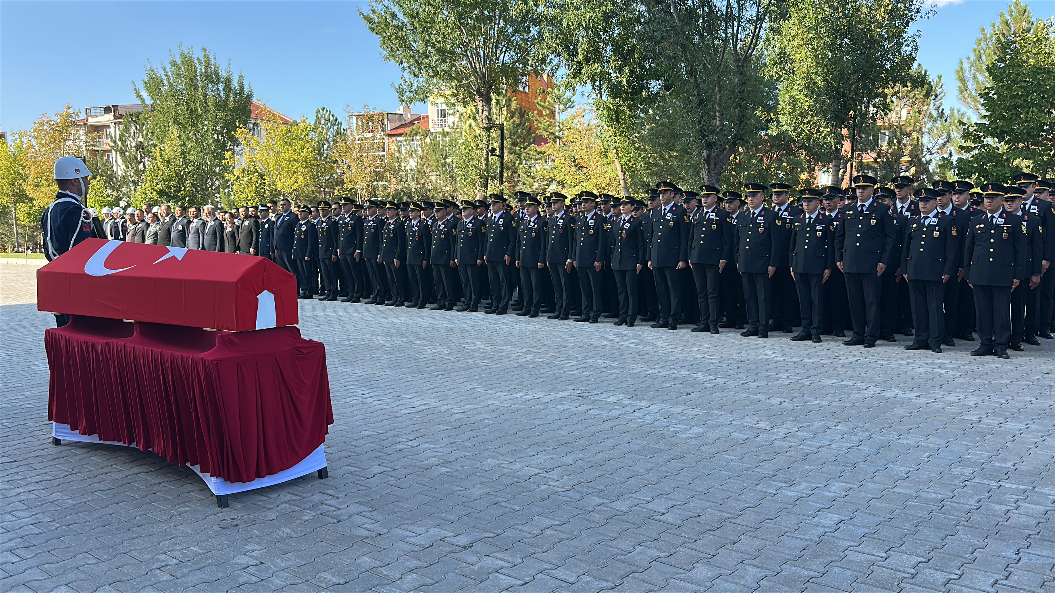 Uygulama noktasında otomobilin çarptığı uzman çavuş şehit oldu  - Görsel 5