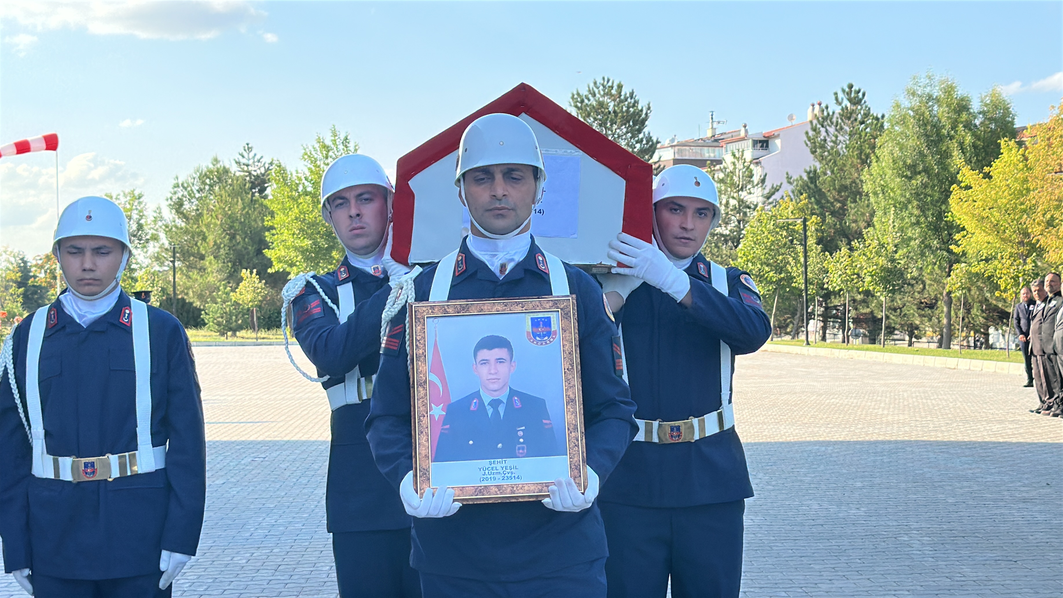 Uygulama noktasında otomobilin çarptığı uzman çavuş şehit oldu  - Görsel 6