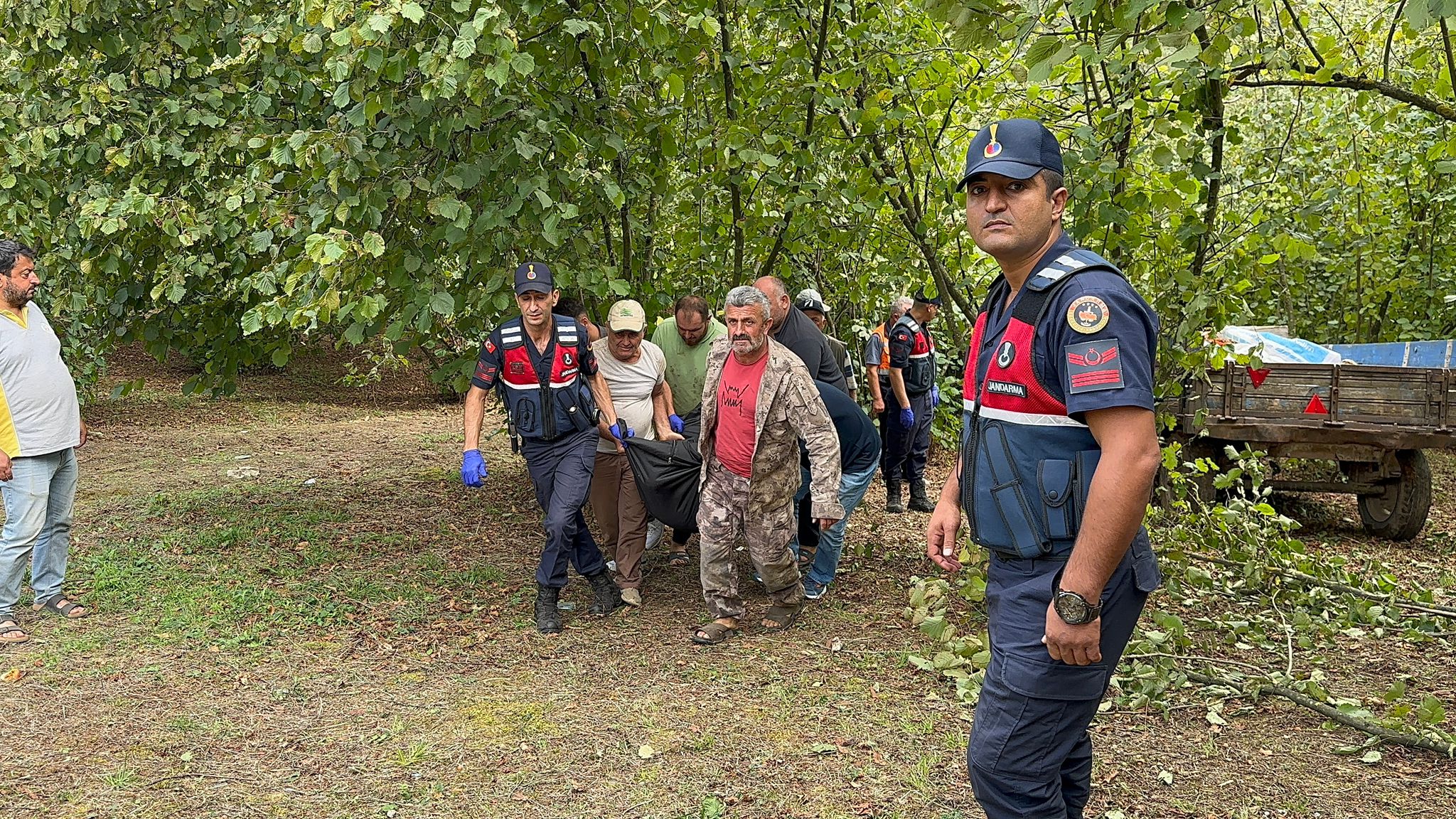Sakaryada Traktörden düşüp teker ile ağaç arasına sıkışan sürücü öldü - Görsel 2