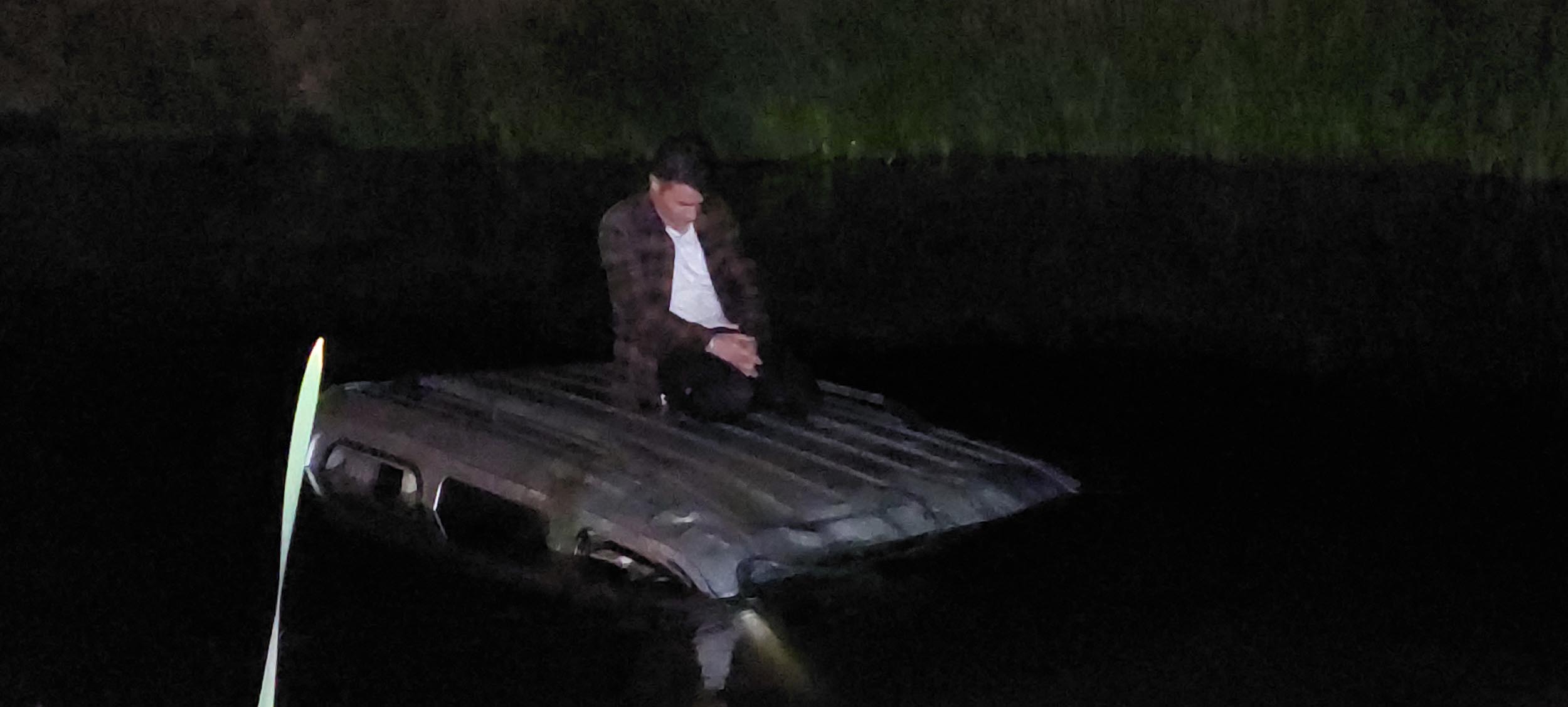  Erzurumda Hafif ticari araçla Karasu Nehri’ne düşen sürücü kurtarılmayı bekledi - Görsel 4