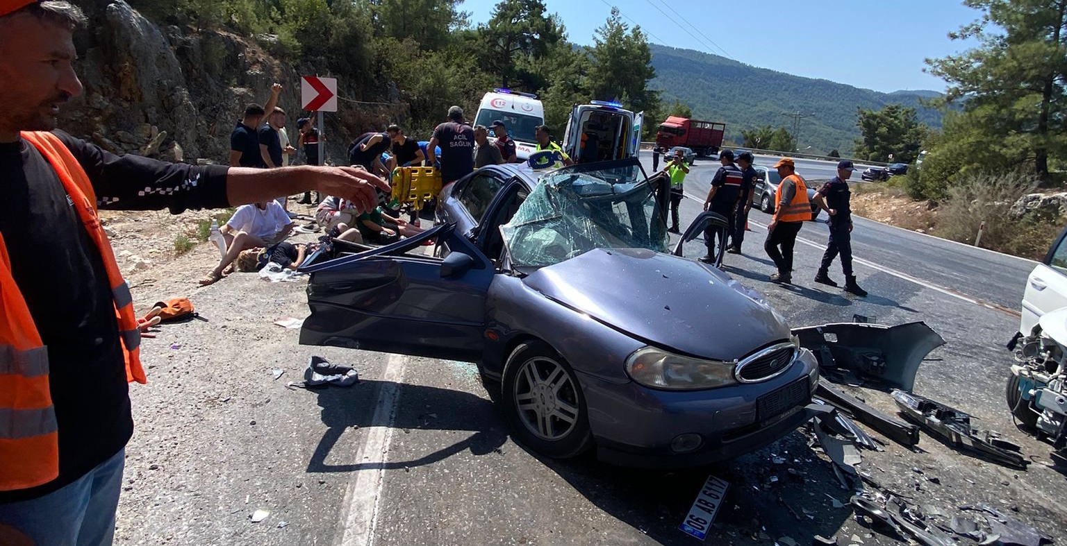 Antalya Yolunda Otomobiller çarpıştı: 8 yaralı - Görsel 2